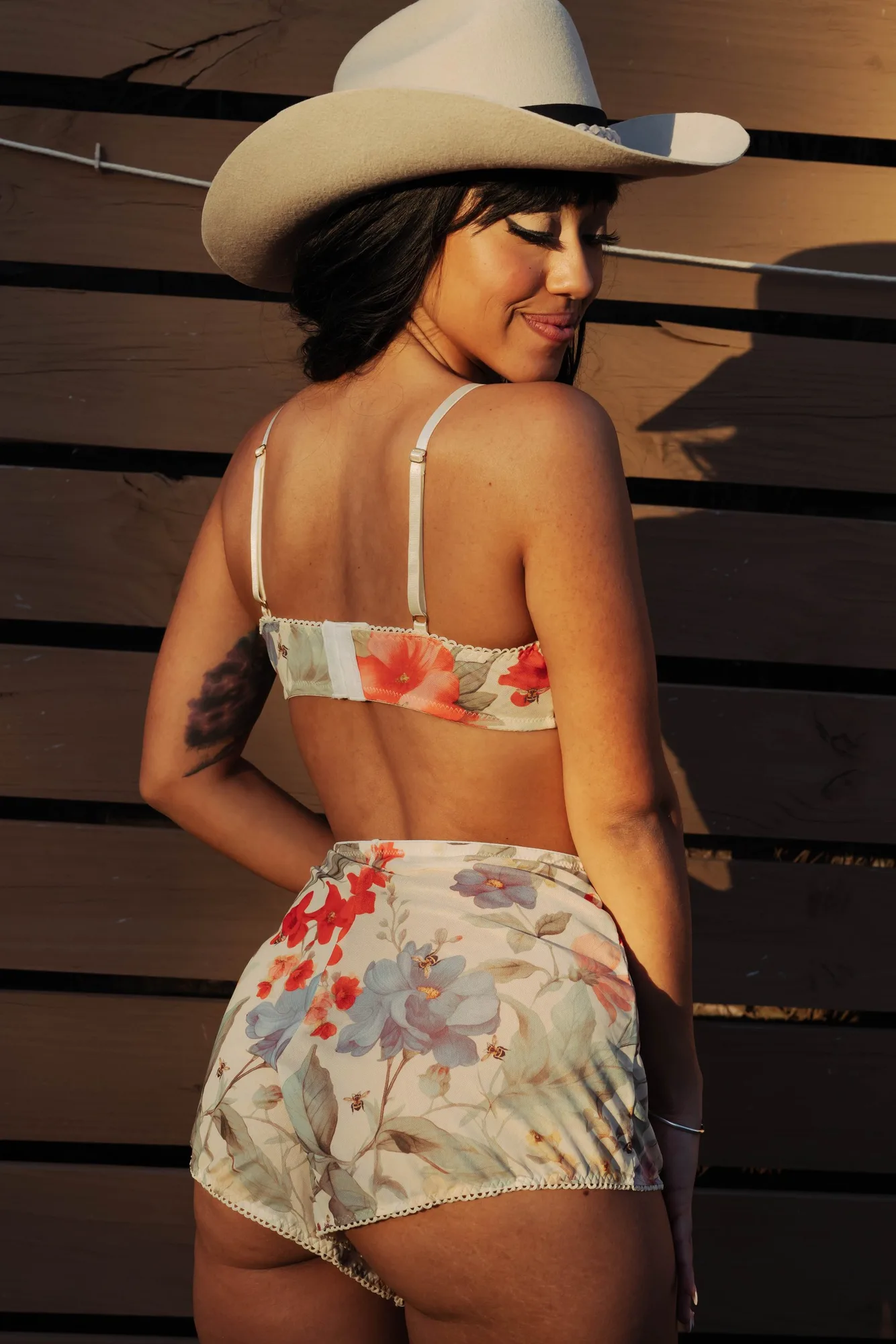 MESH HIGH WAISTED SHORT: HONEYBEE FLORAL