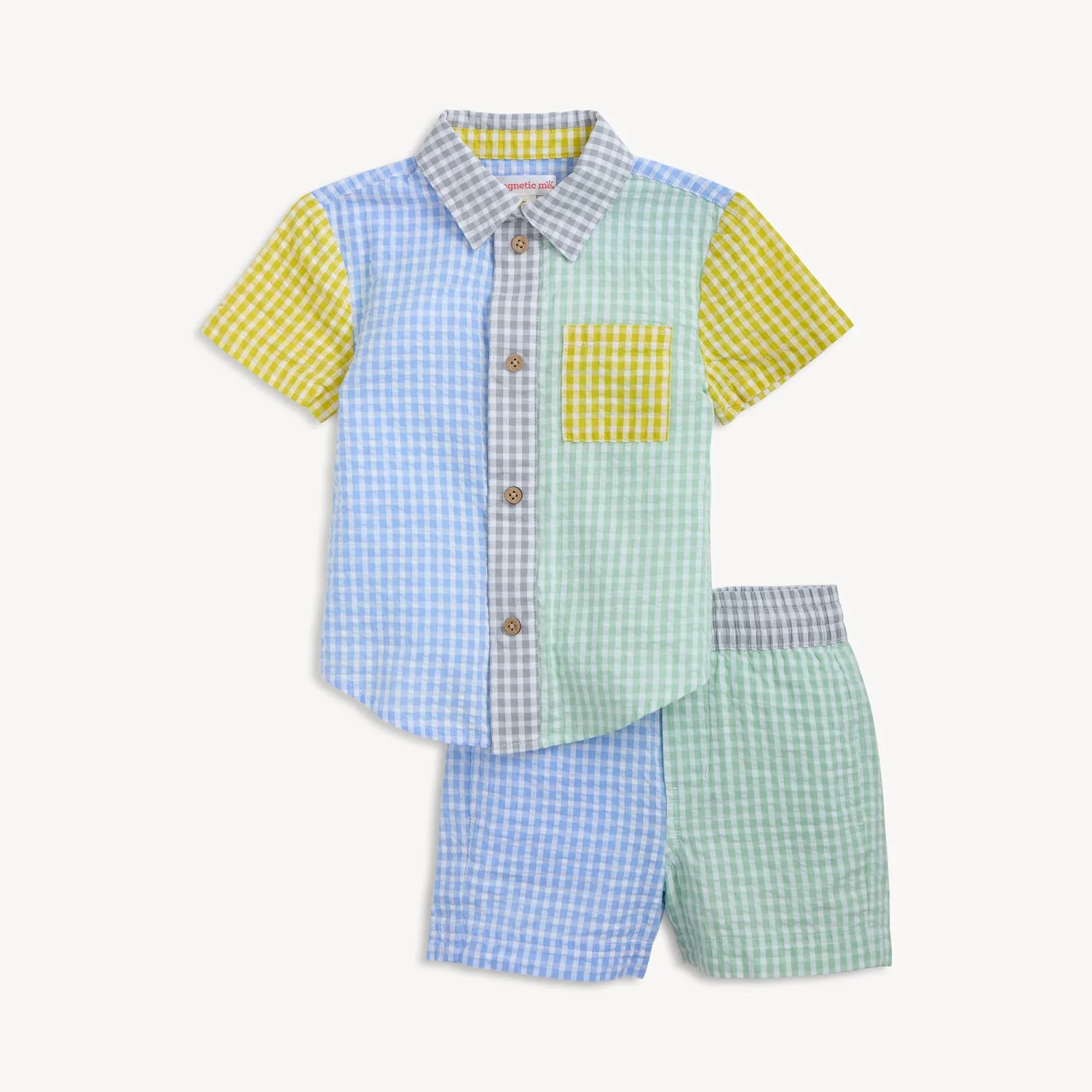 Chemise et short magnétiques pour garçon : une tenue d'été maline