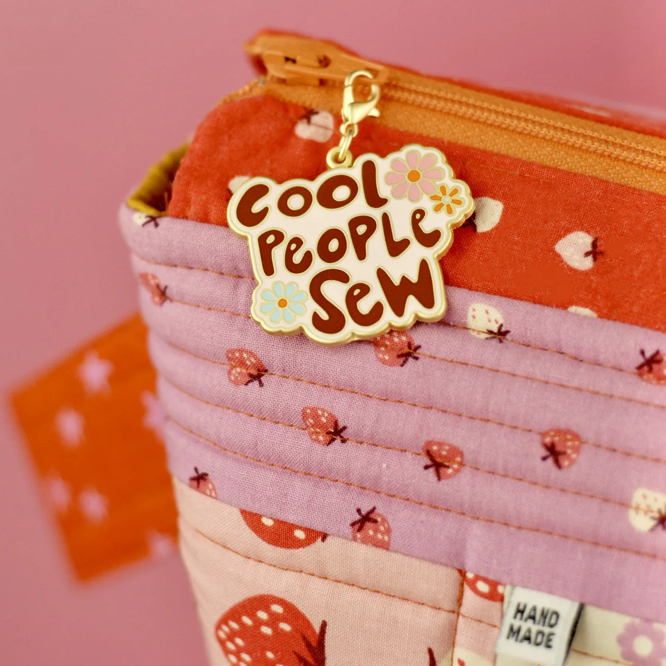 Cool People Sew - تعليقة مينا