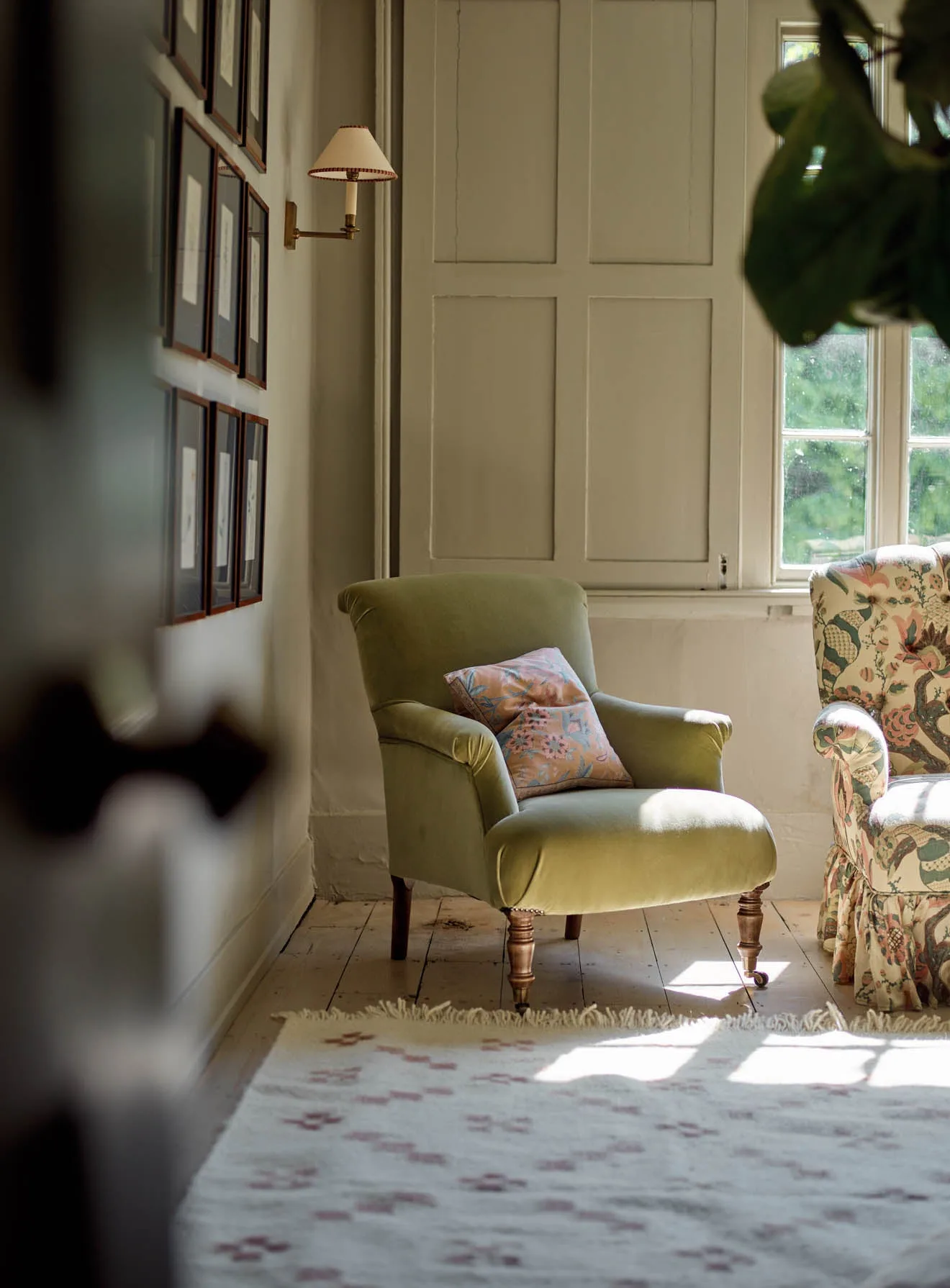 How to Choose the Perfect Armchair for Your Living Room: A Complete Buying Guide