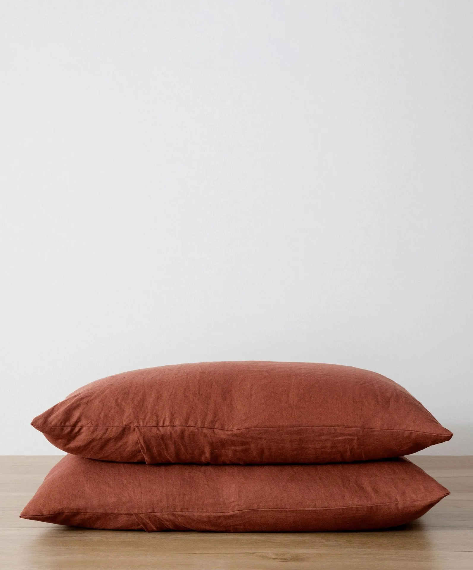 The Benefits of Sleeping on Linen Pillowcases for Skin and Hair