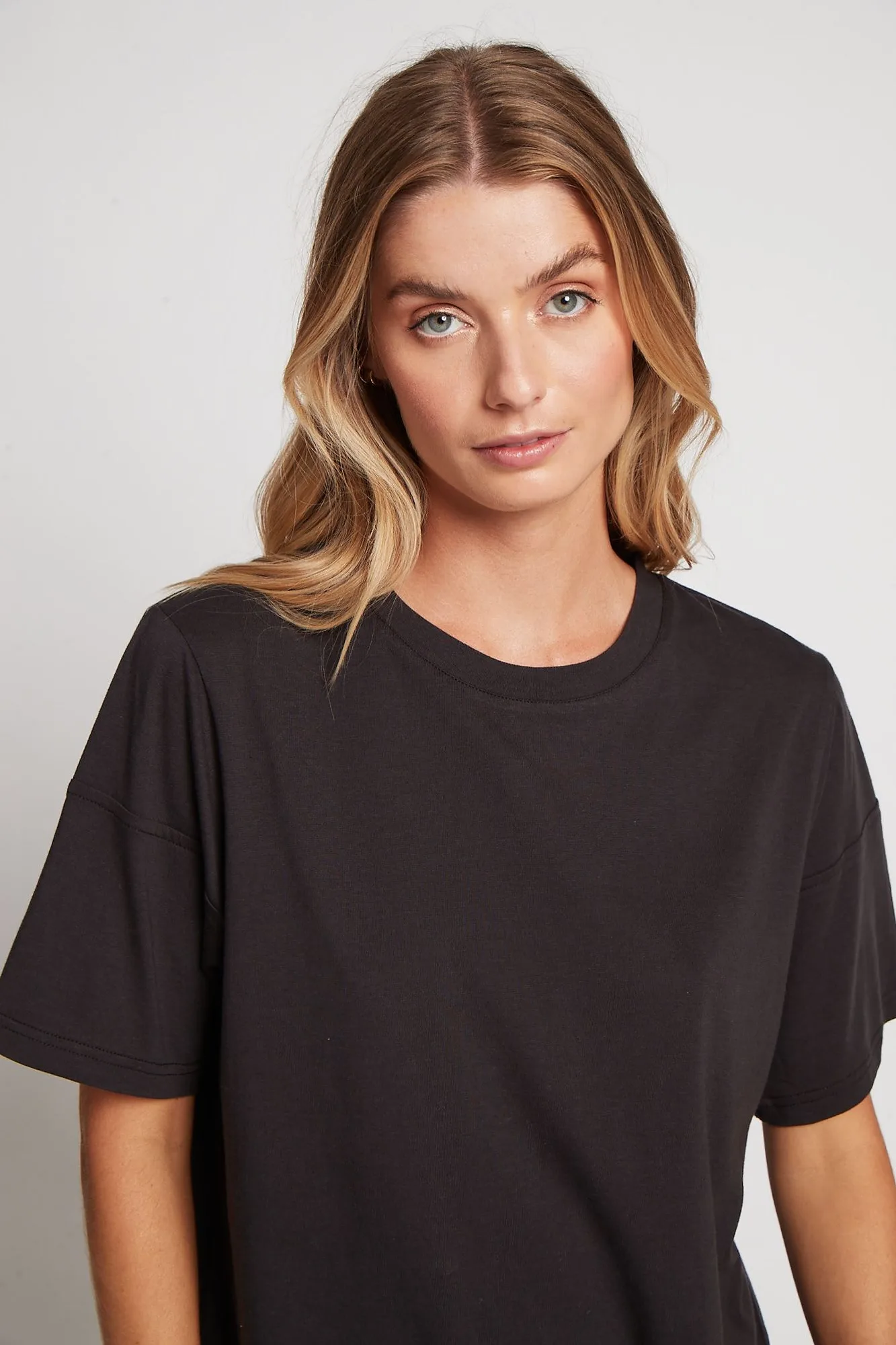 T-Shirt Oversized Tencel™ - Preto Vintage *Liquidação Final*