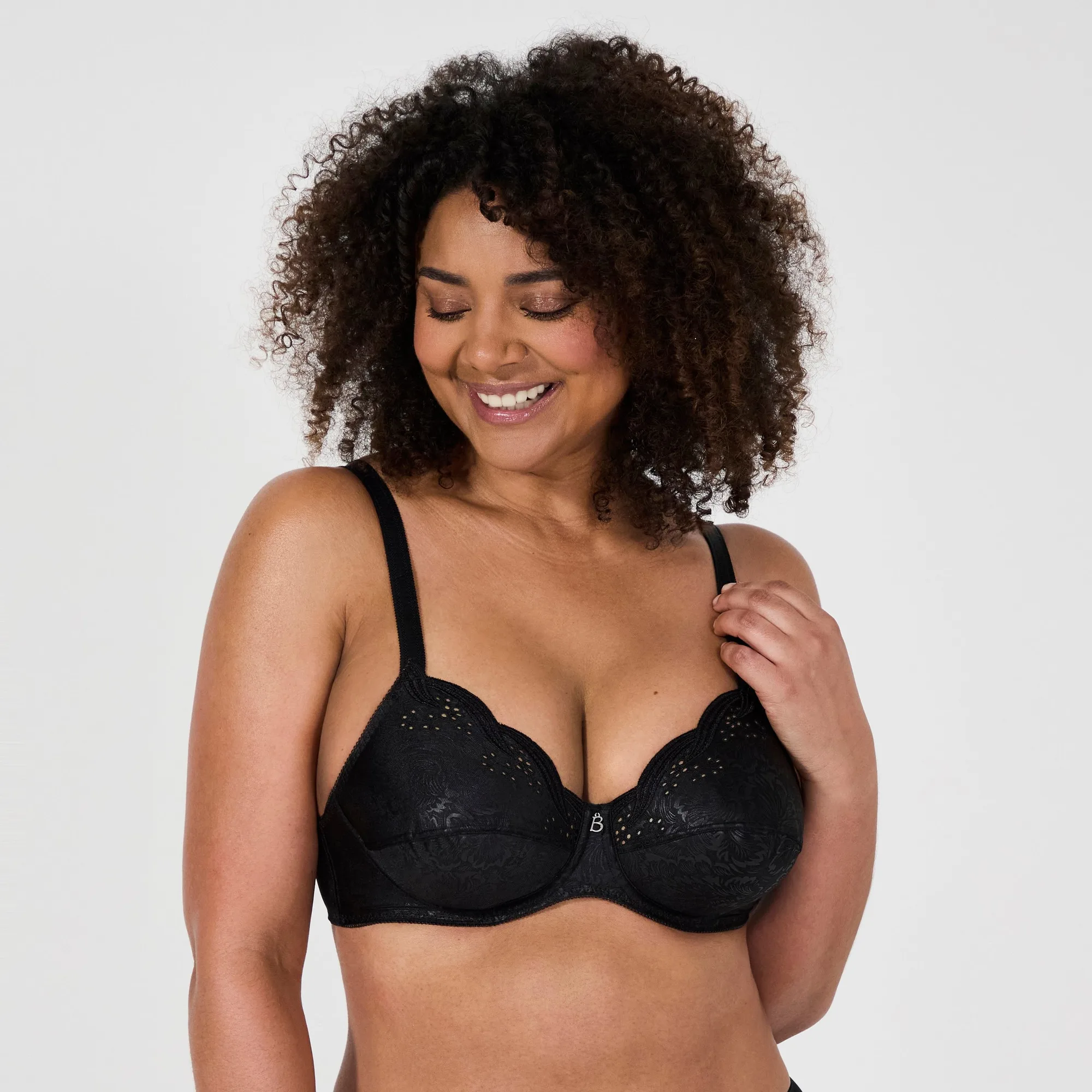 Reggiseno a coppa e bandeau: falsi miti su sostegno e comfort