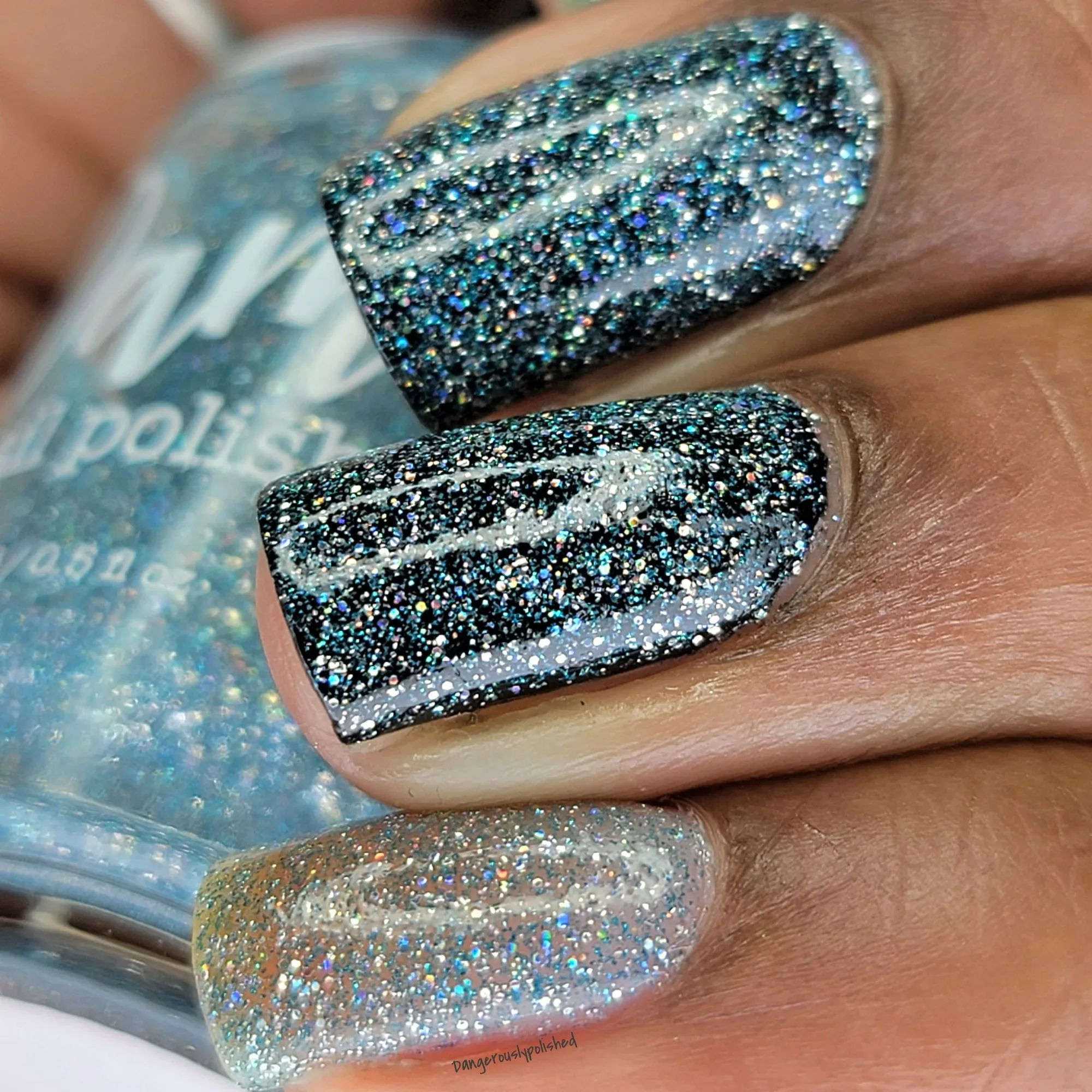 Joker - Esmalte de uñas holográfico reflectante azul claro con purpurina