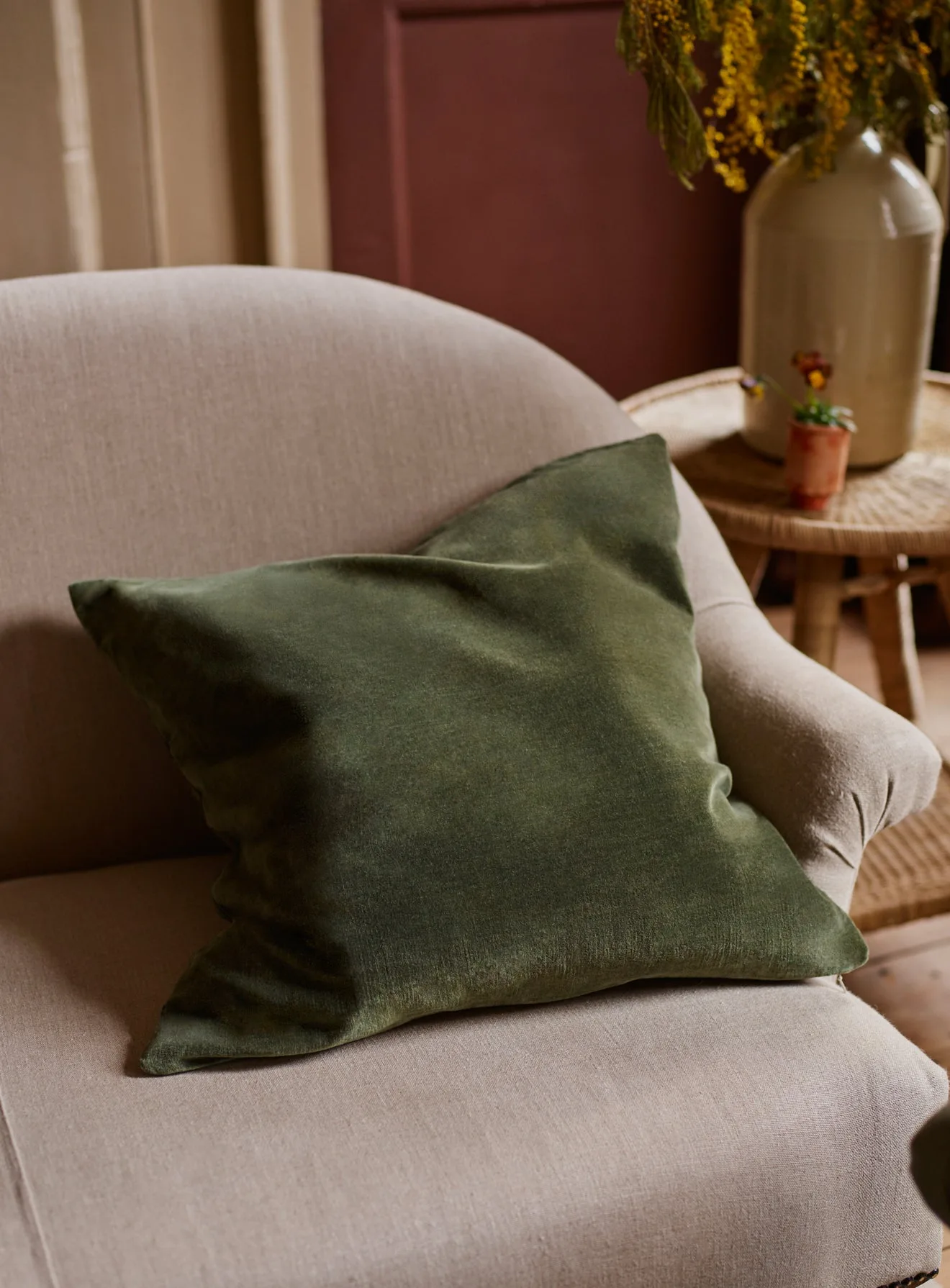 The Best Cushions and Blankets to Refresh Your Outdoor Sofa This Season
