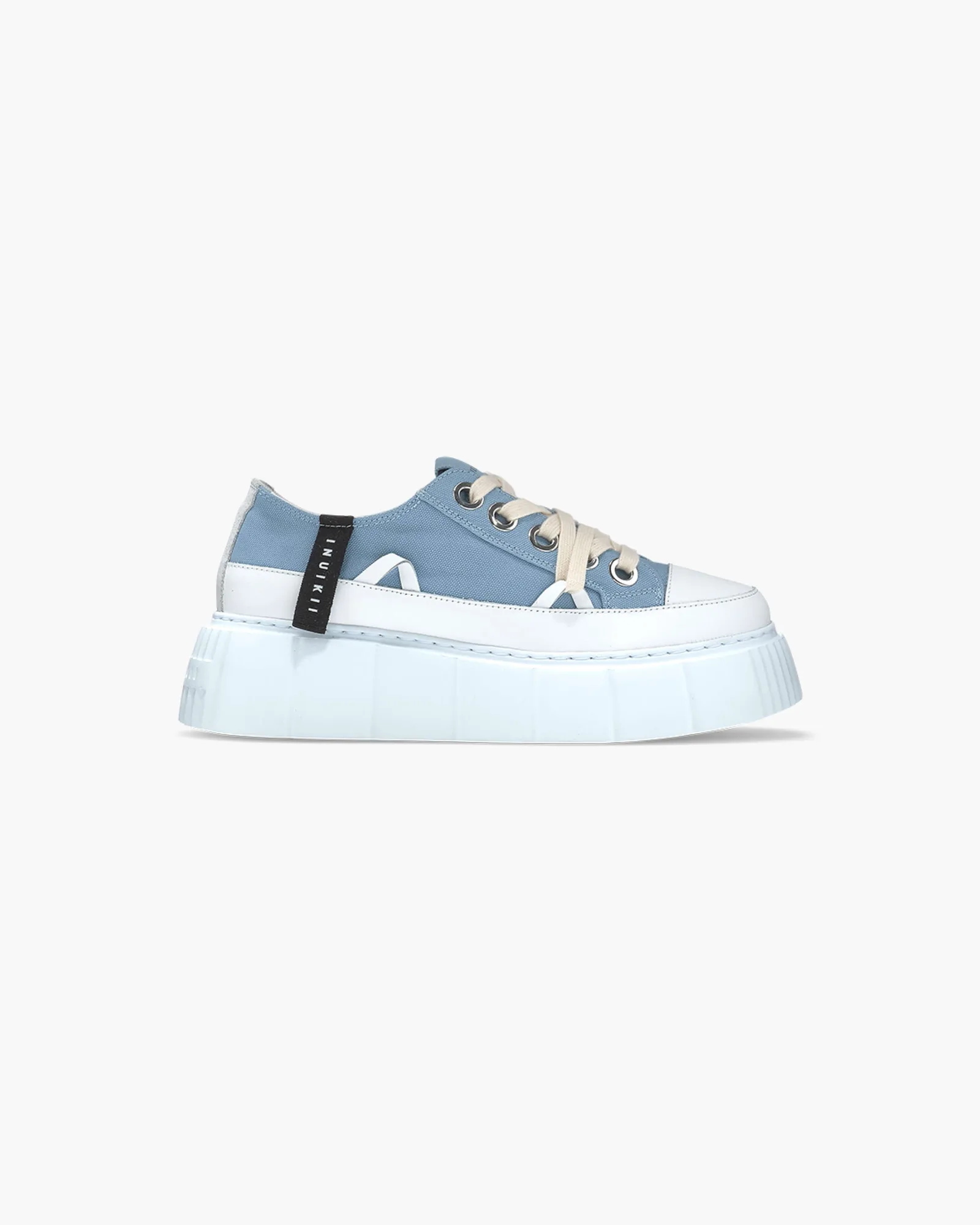 Mule Soft vs Matilda Canvas Low:あなたに合うスニーカーは?
