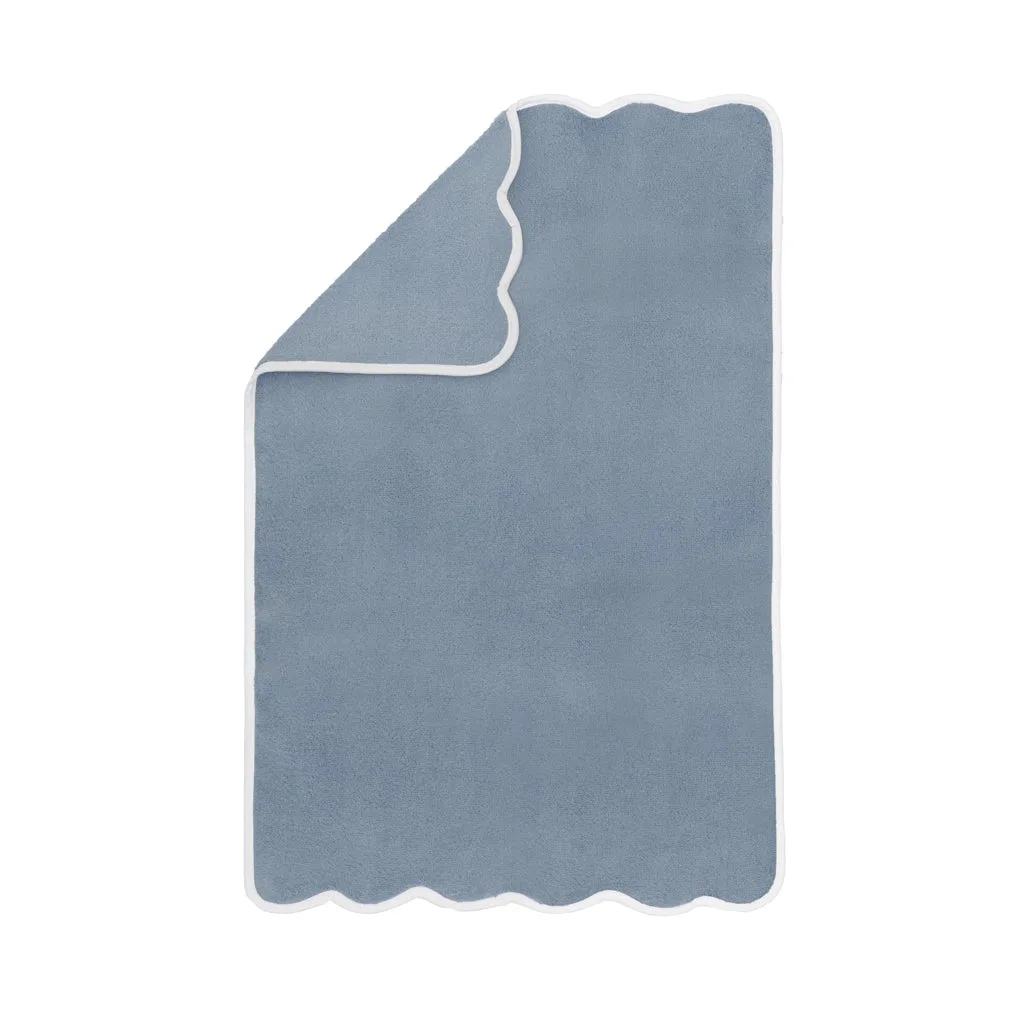 Asciugamano per le mani bianco con bordo a conchiglia e superficie morbida Vista Blue