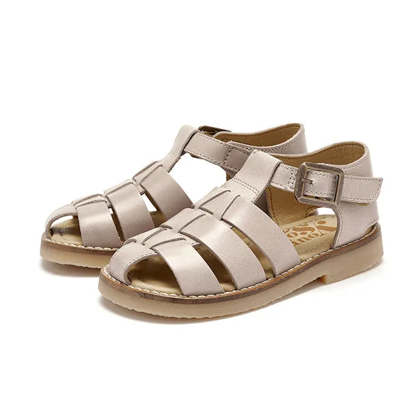 Choosing the Right Kids Sandal: Fisherman vs Double Buckle