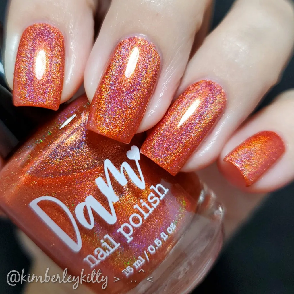 Multichrome vs. Holographic Nail Polish: What's the Difference?