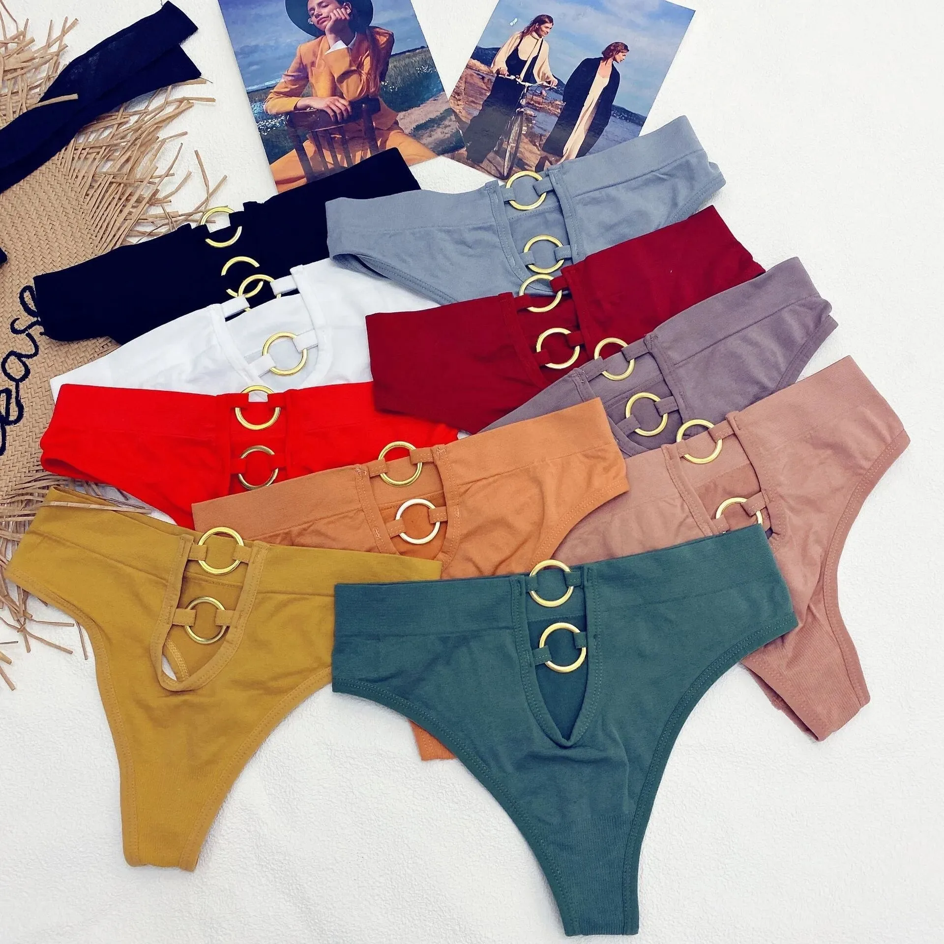 Tanga gainant à large ceinture avec anneau
