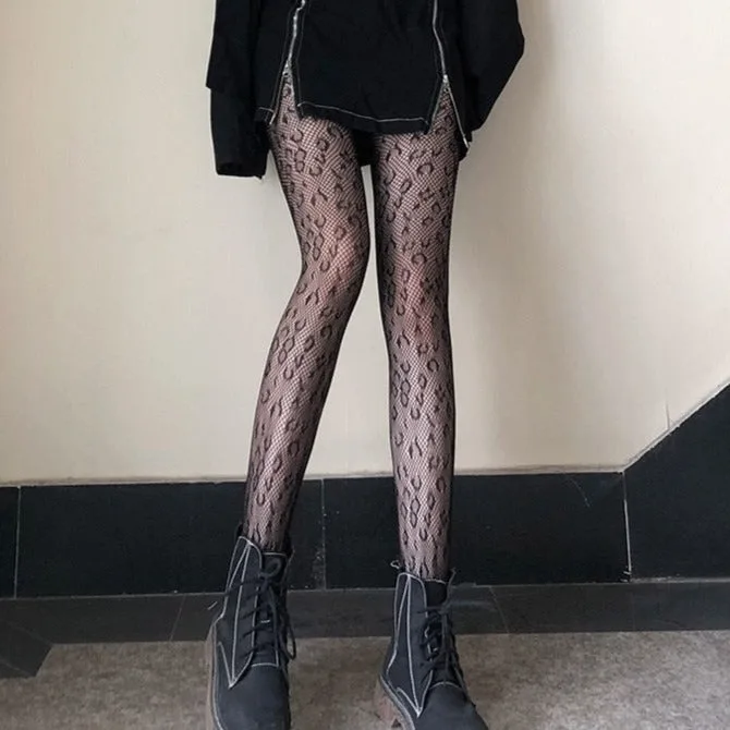 How to Style Patterned Tights for Everyday Outfits