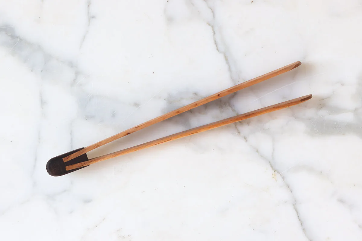 Pinzas de barbacoa de madera o metal: ¿cuál elegir?