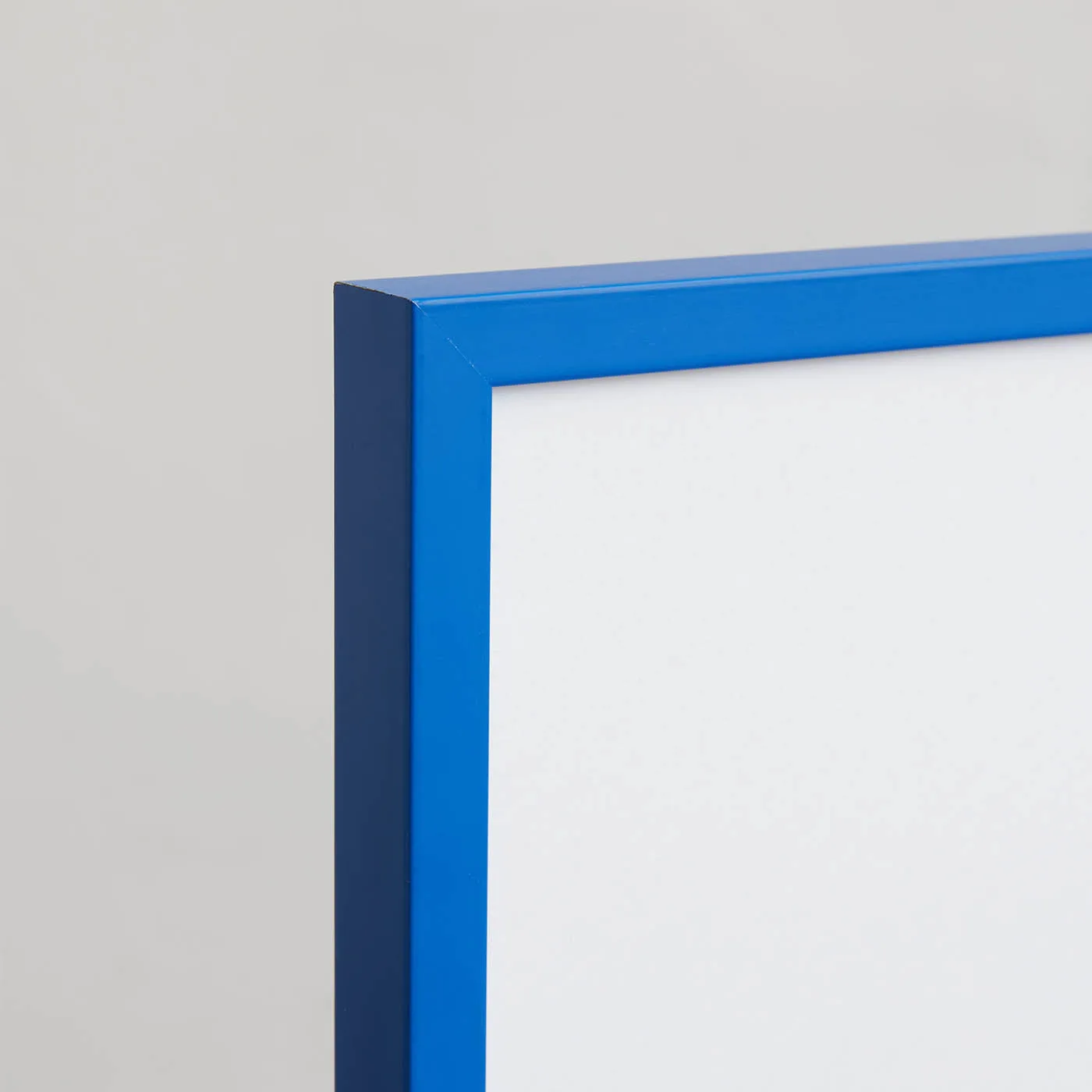 Choisir un cadre en bois bleu pour votre œuvre