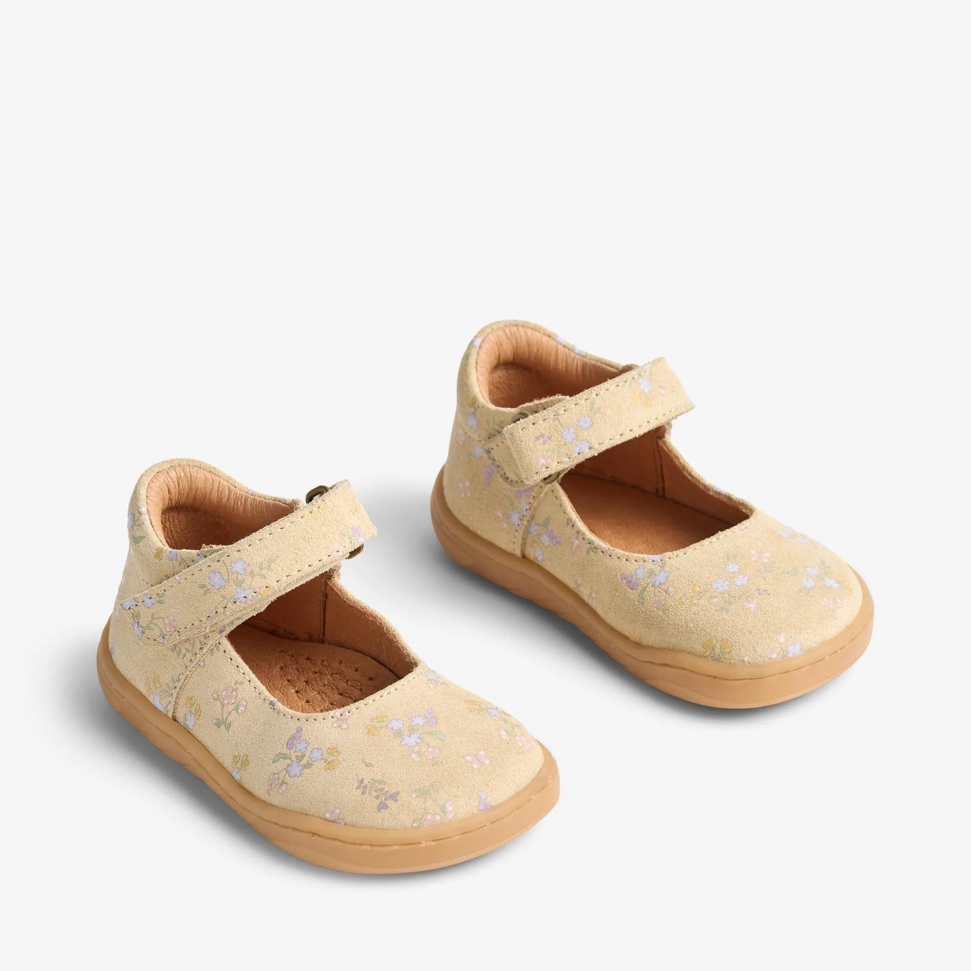 Bailarinas vs zapatos de interior para niños en casa