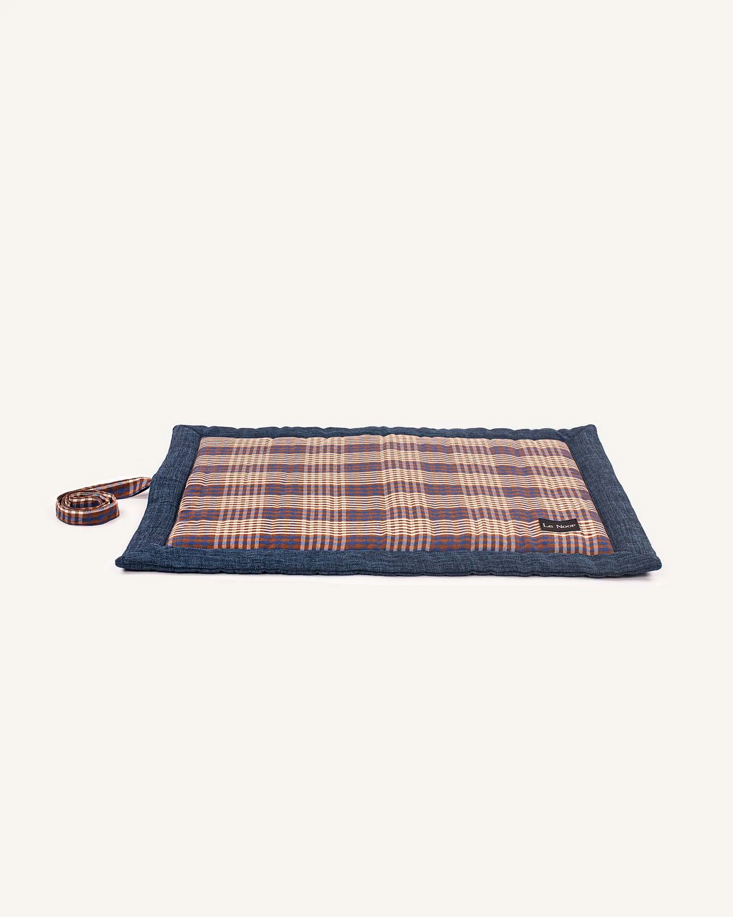 Esterilla exterior para perro azul a cuadros