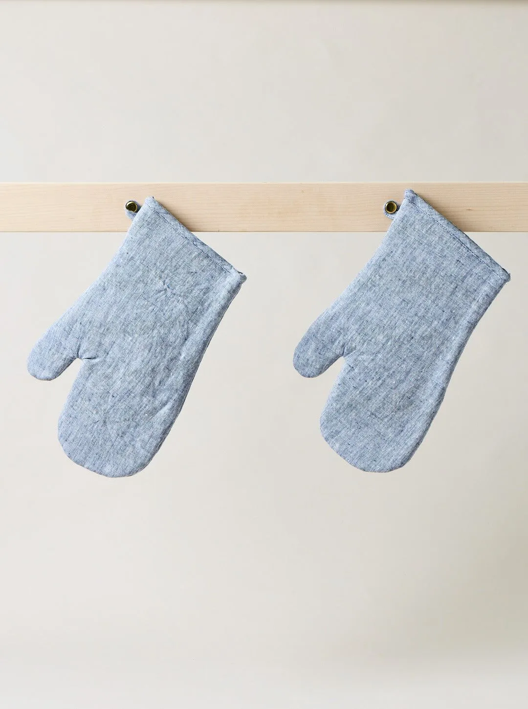 Washed Linen Oven Mitt vs. Silicone Oven Mitt: Which Provides Better Heat Protection?