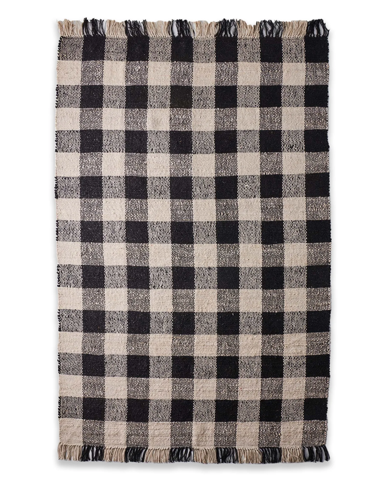 Alfombra de yute a cuadros blancos y negros
