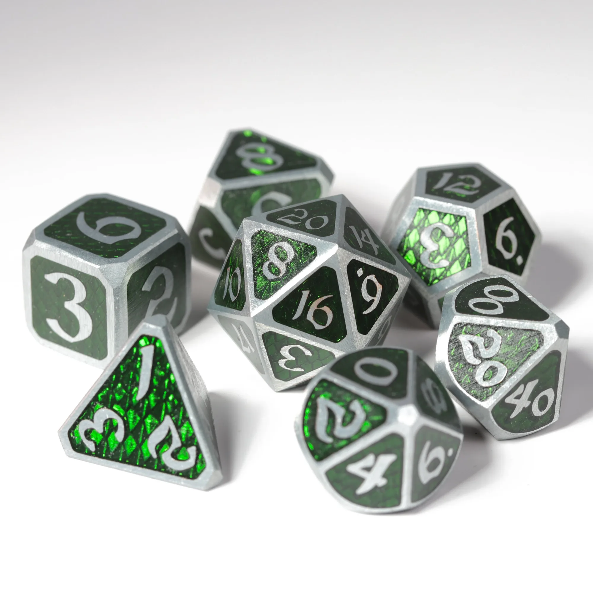 Drakona Ventus Chloros vs Wildfyre: ¿Qué set de metales para tu campaña?