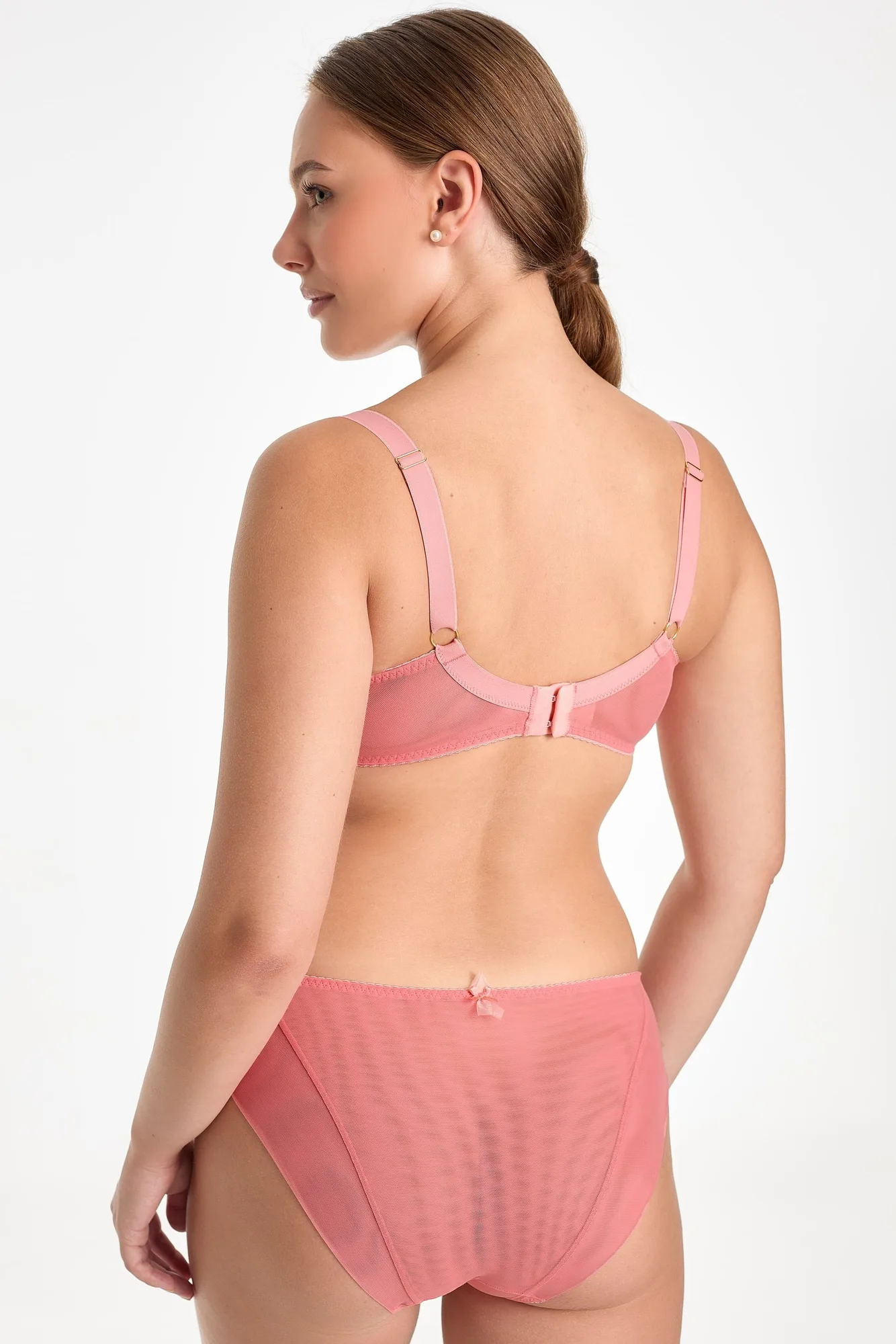 Cómo combinar braguitas de estampado flamenco