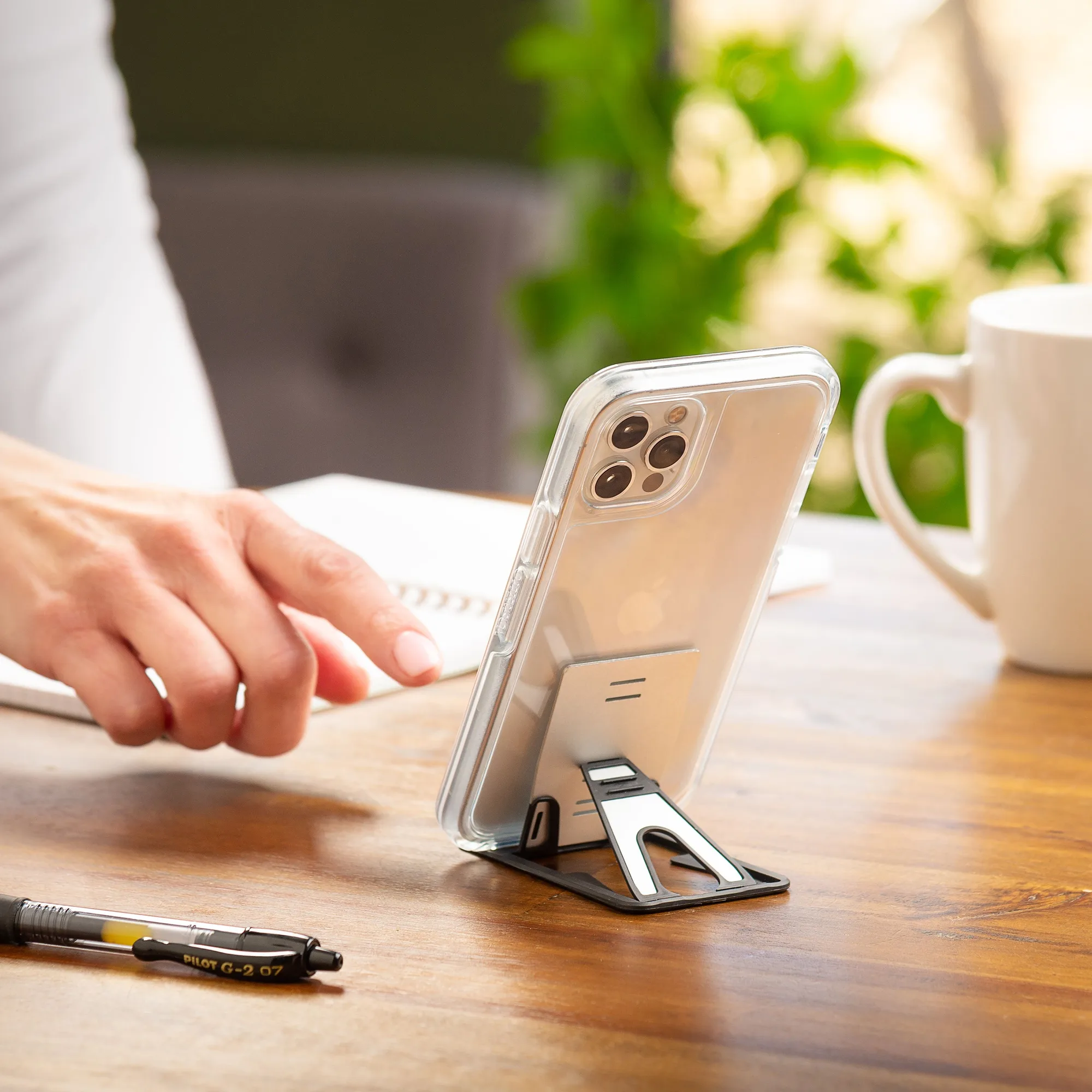 How to Use a Portable Device Stand for Desk and Travel