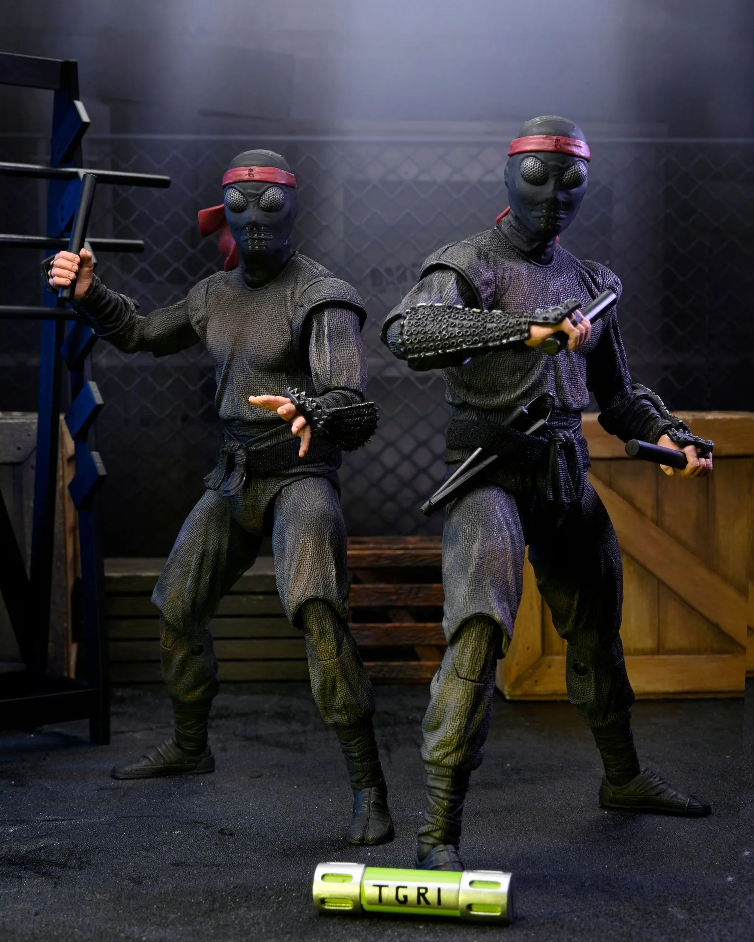 Teenage Mutant Ninja Turtles 2 - Foot Soldier mit Waffenständer 7" Actionfiguren (2er-Set)