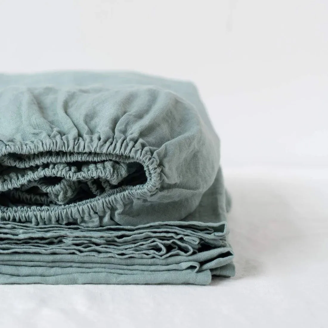 Linen Fitted Sheets vs Cotton Fitted Sheets: Which is Better for Your Sleep?