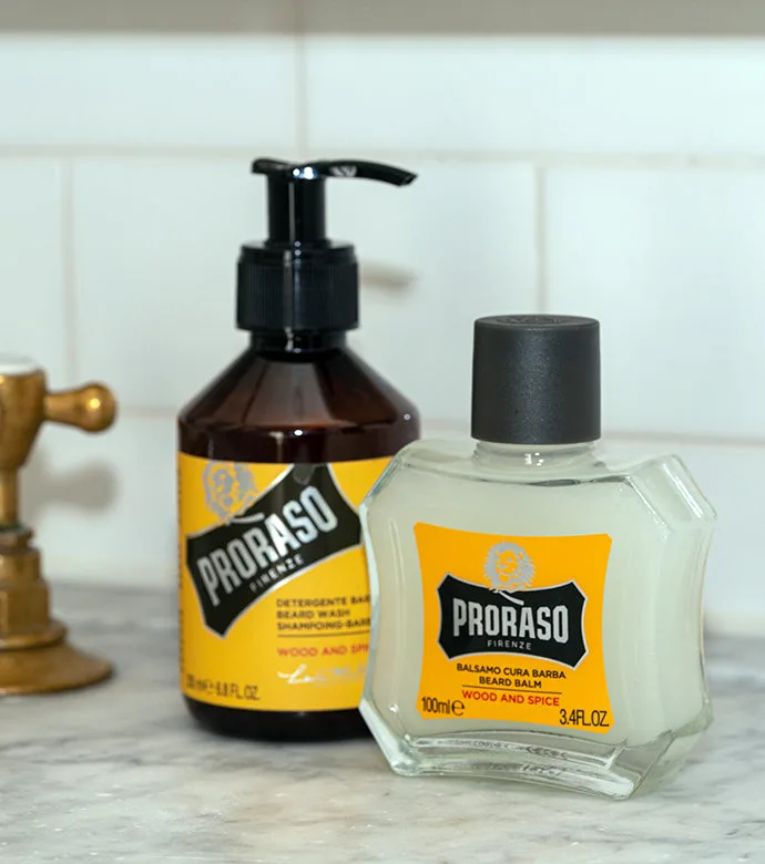 Sada péče o vousy Duo pro nové nebo krátké vousy ve vůni Wood & Spice