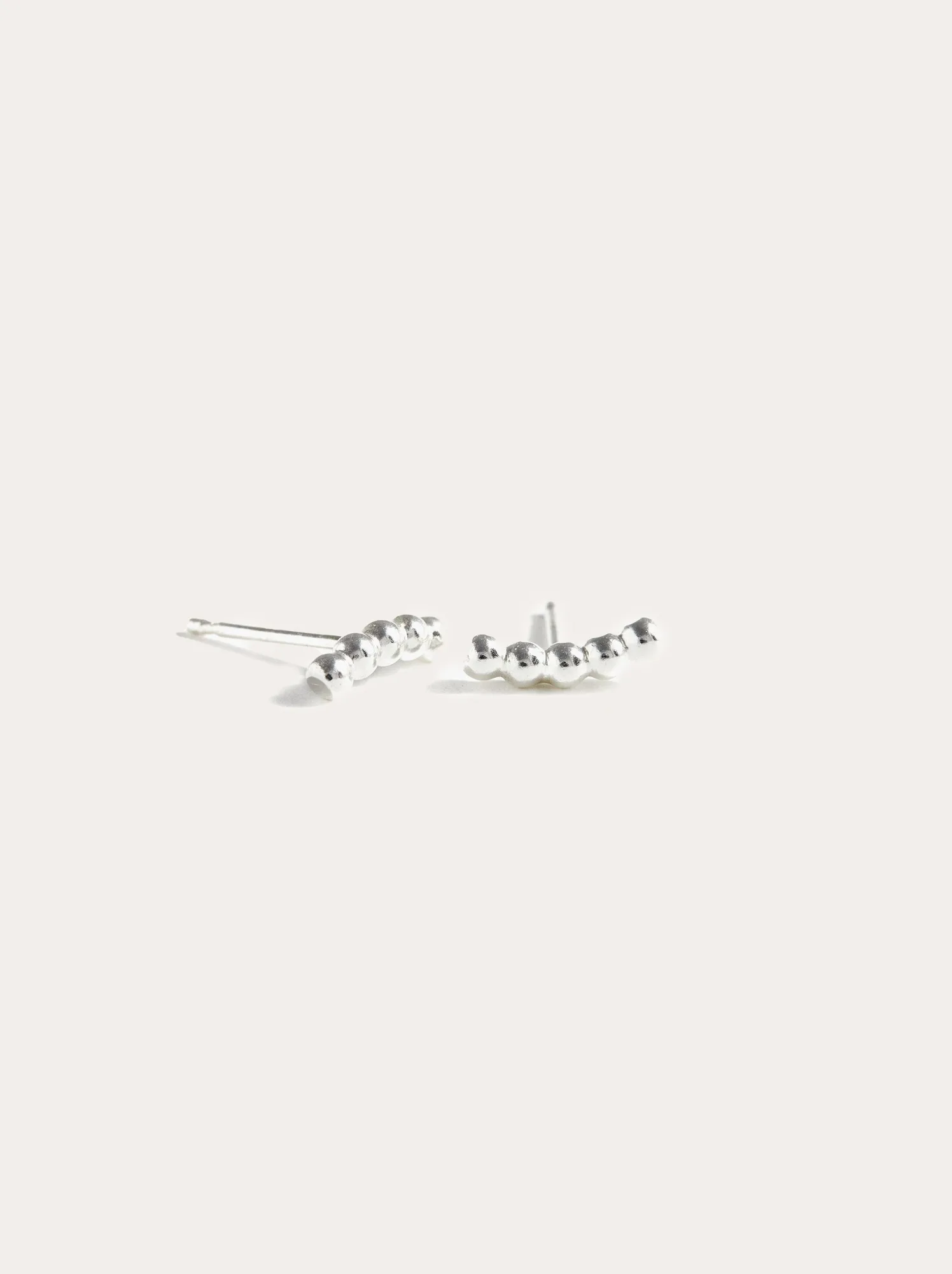 Curb Chain Earrings vs. Caesar Stud Earrings: Which Is Right for Your Everyday Style?
