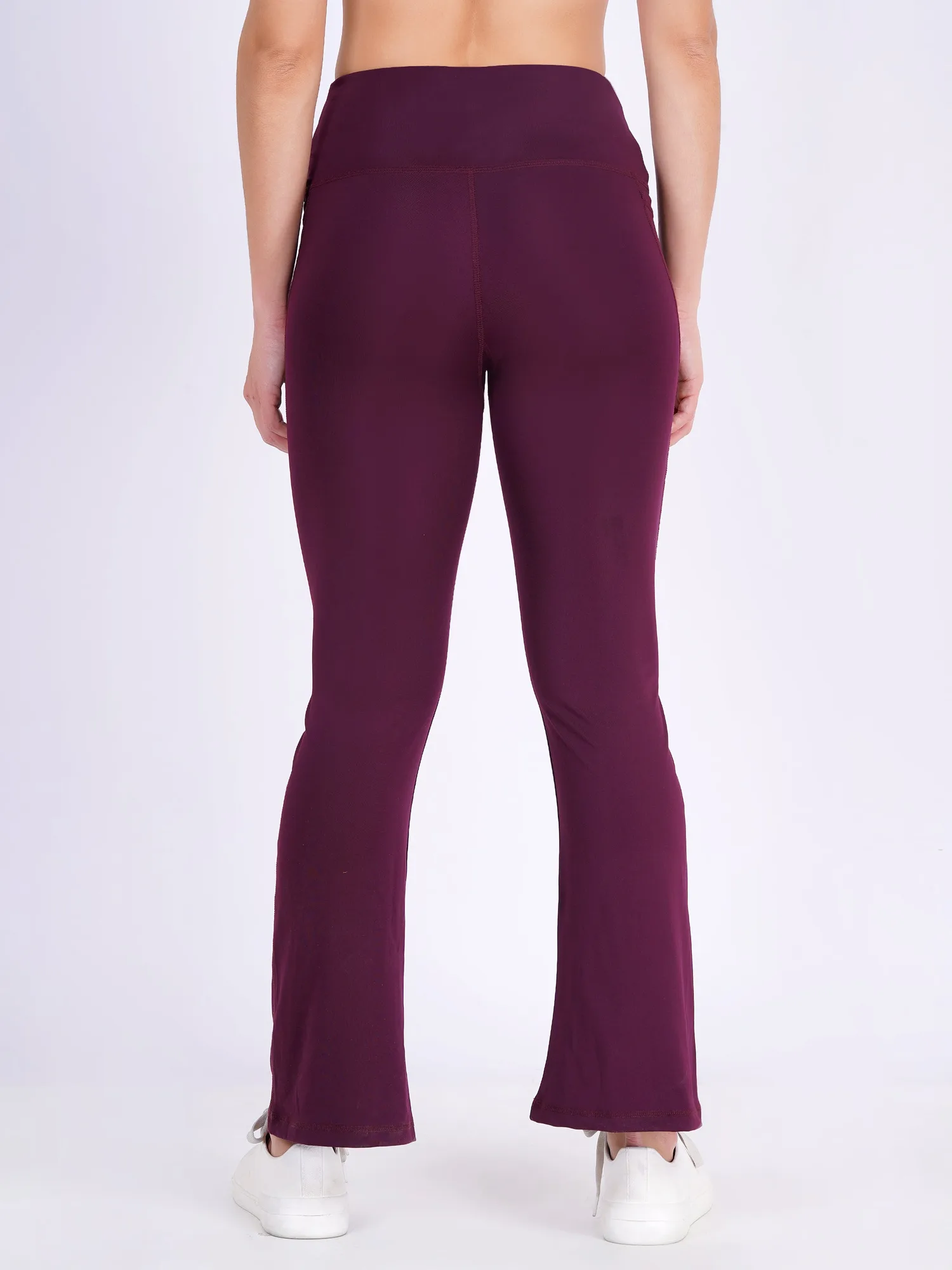 High-Waisted Flare Leggings für jeden Anlass stylen