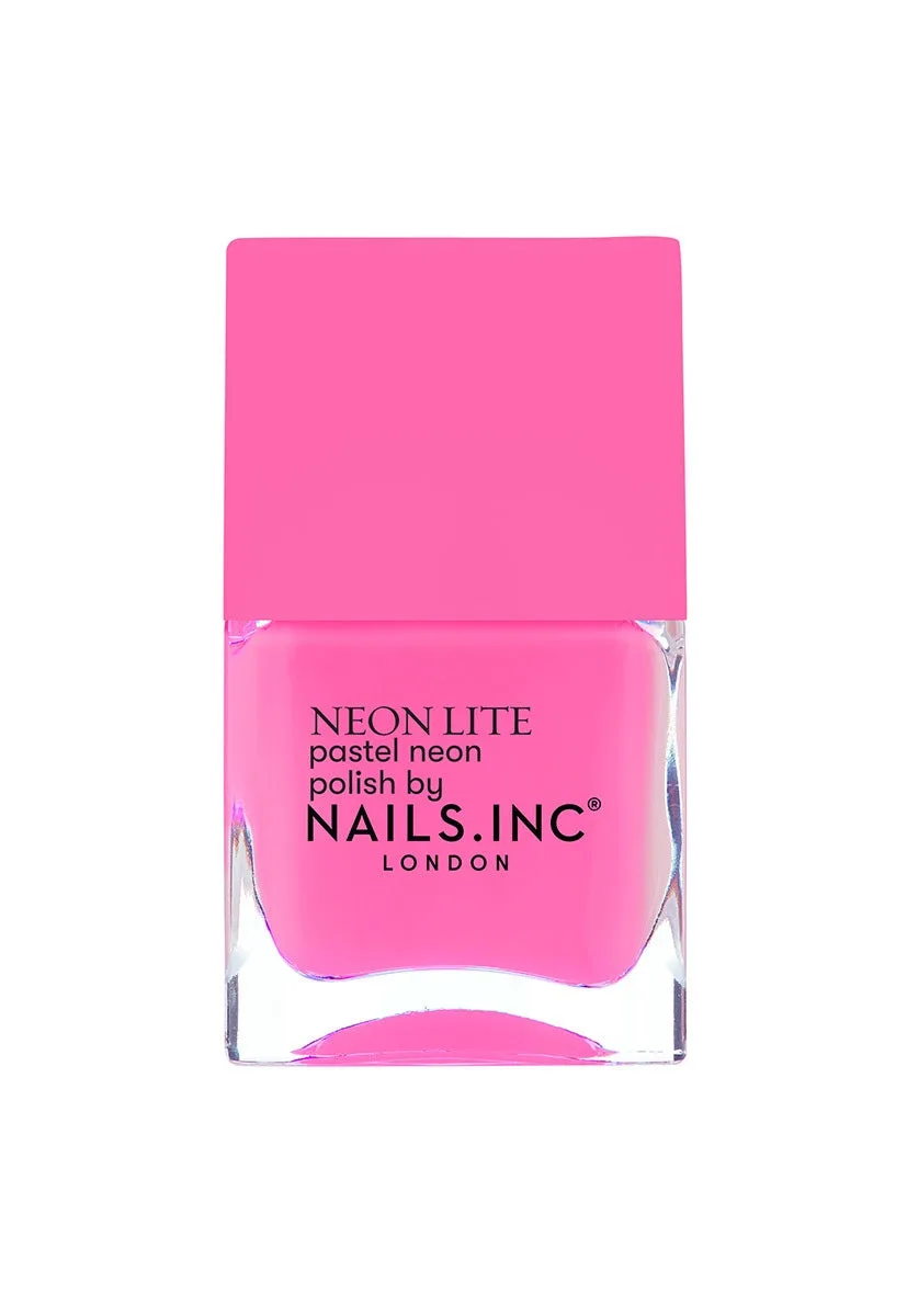 Speedy 45 Second Nail Polish vs Regular Nail Polish: Which Dries Faster?