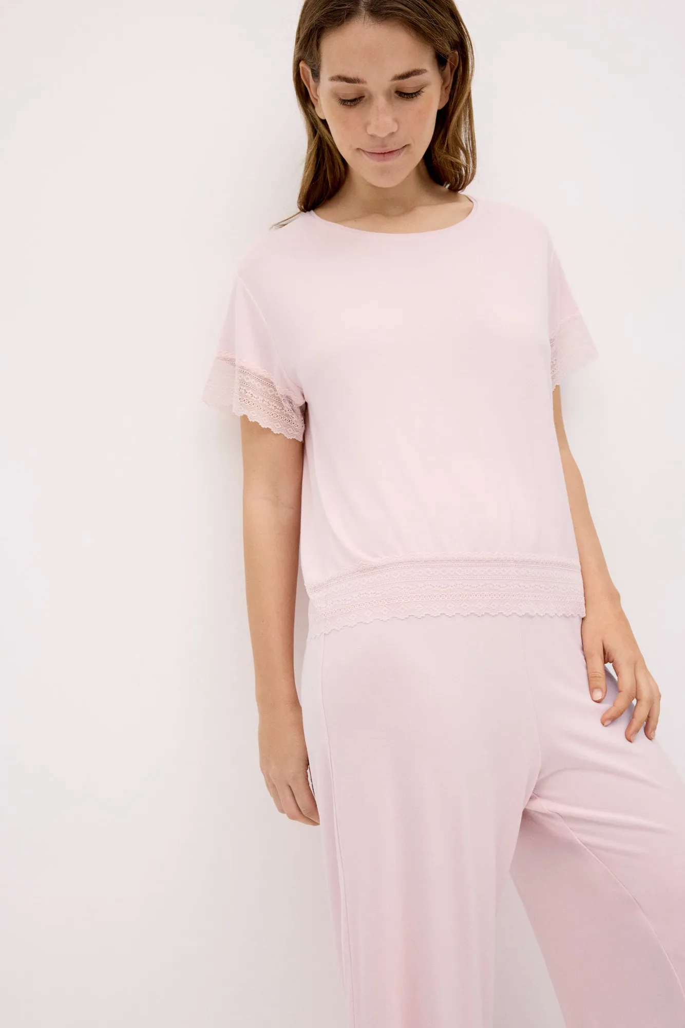 Leichte Damen-Pyjamas für warmes Wetter: Capri vs. Shorts