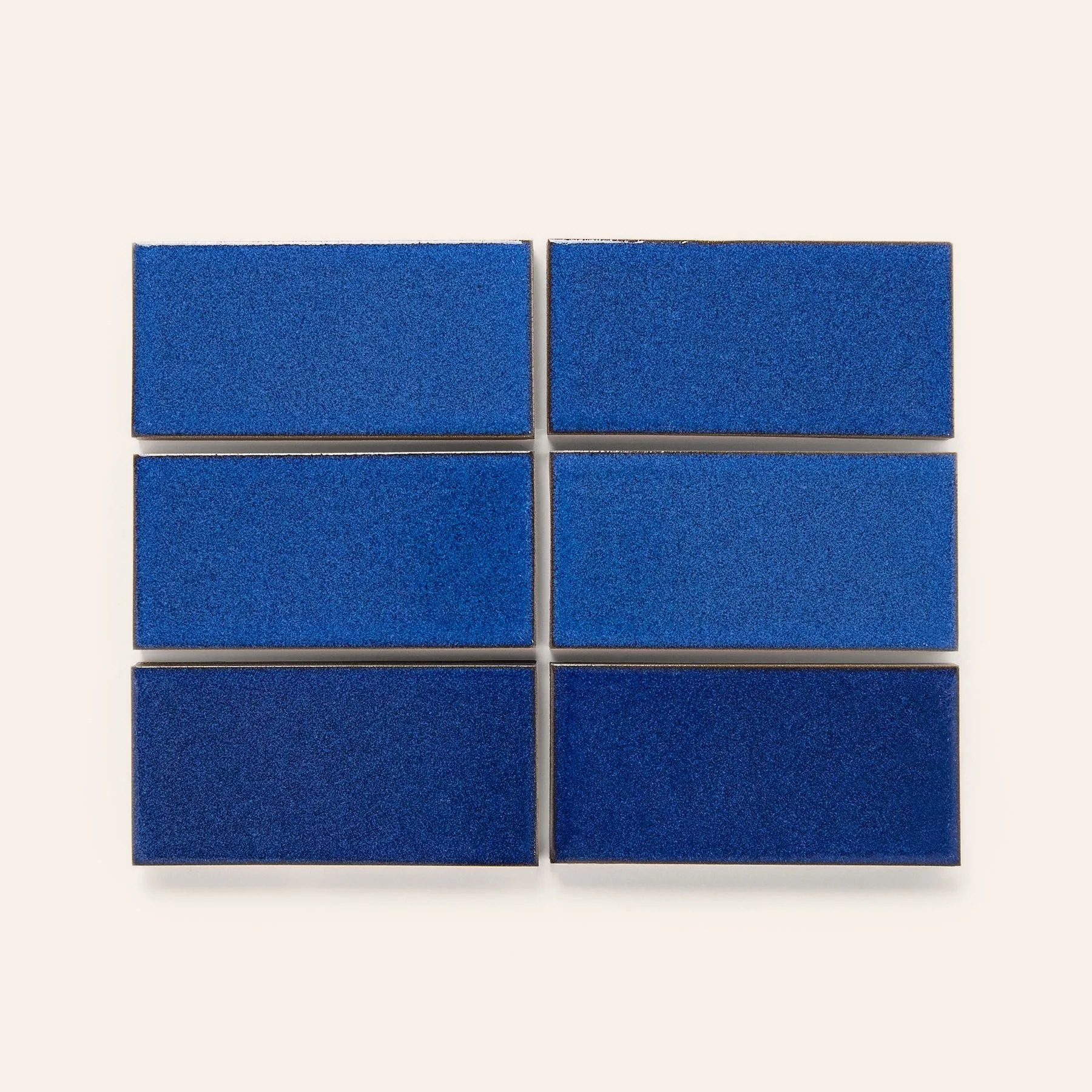 Barley, Opal Blue, Cranberry Tile 중 어떤 색?