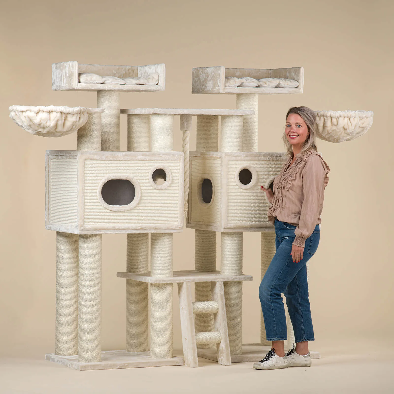 Royal Cat Palace Beige: Et kongelig kattetre for katten din