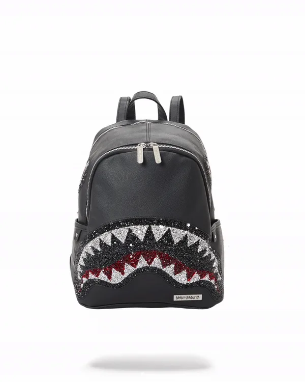 How to Style a Fashion Mask with a Backpack for a Complete Streetwear Ensemble