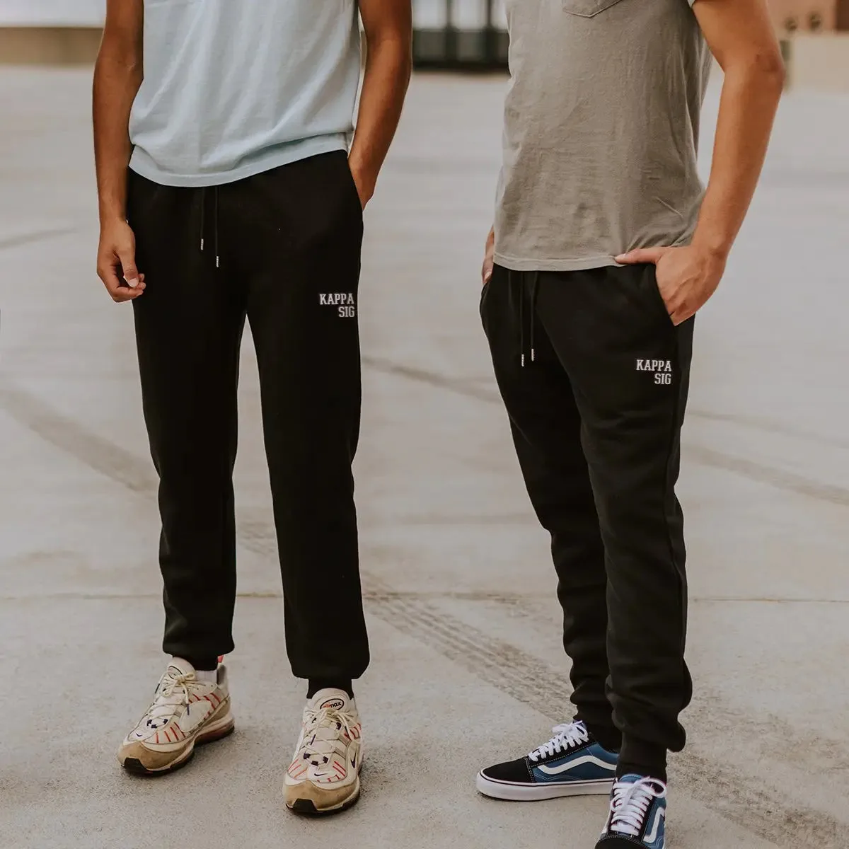 Kappa Sig: joggers ricamati vs. pantaloni della tuta