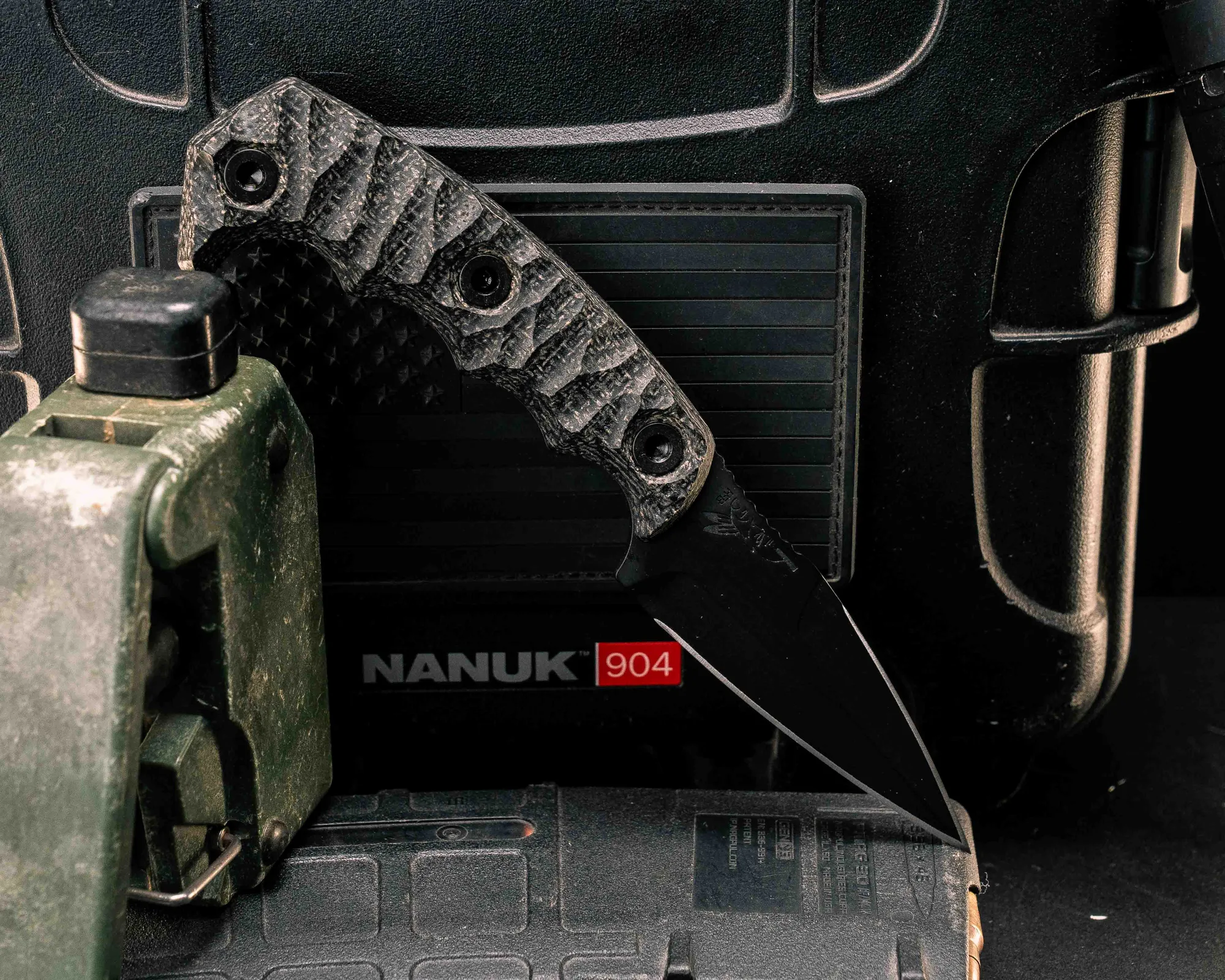 3" HUMINT - Micarta toile de jute noire, Cerakote Armor Black, vis Allen, grip texturé