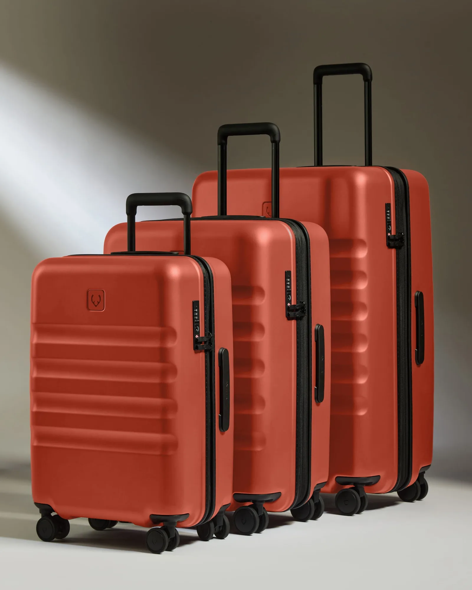 طقم حقائب يد كبيرة في Buckthorn Red - Icon Stripe