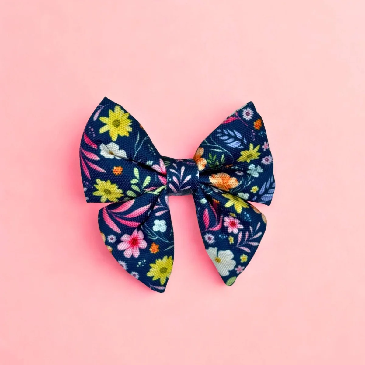 How to Tie a Dog Sailor Bow for a Summer Look