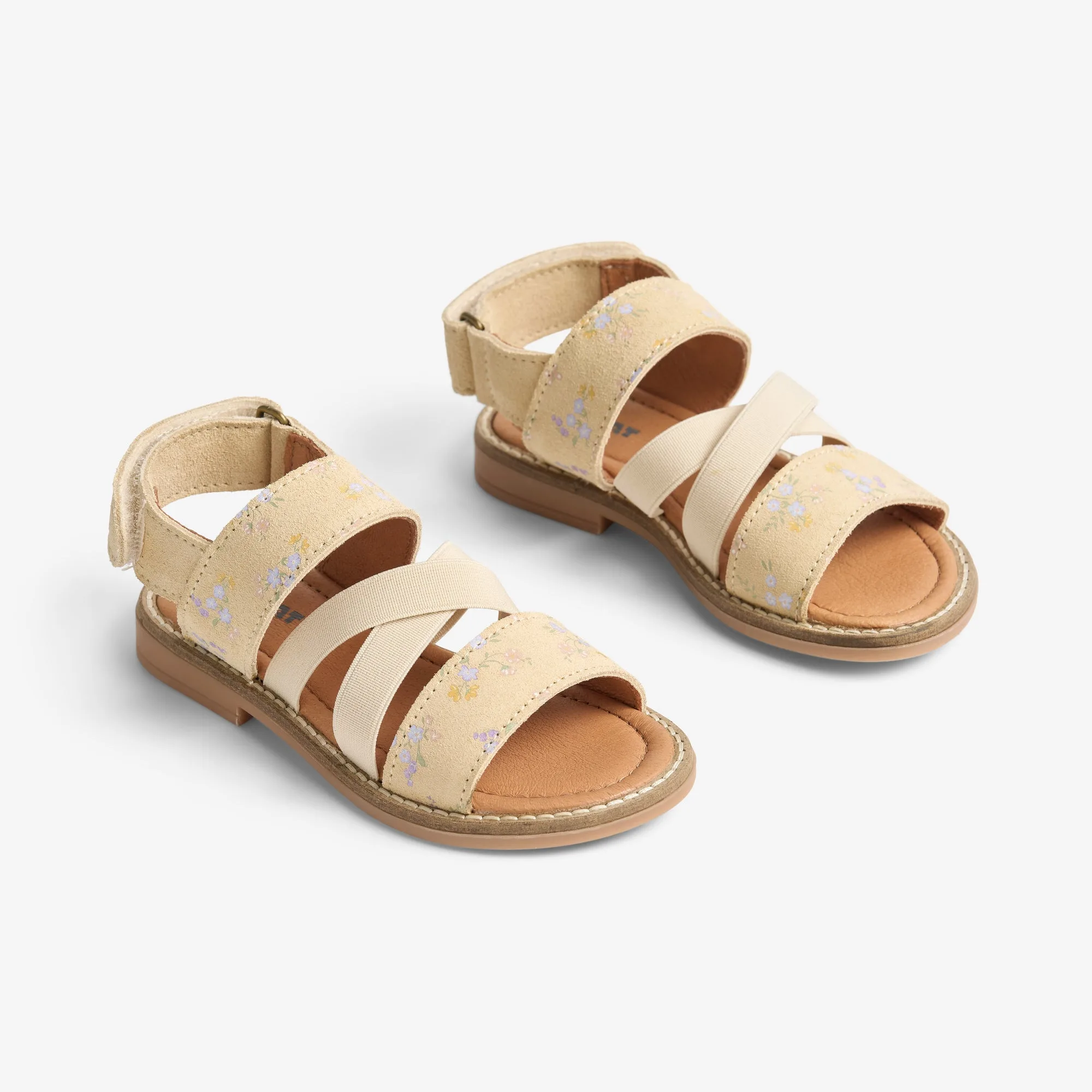 Sandal Yuri - barely apricot flowers