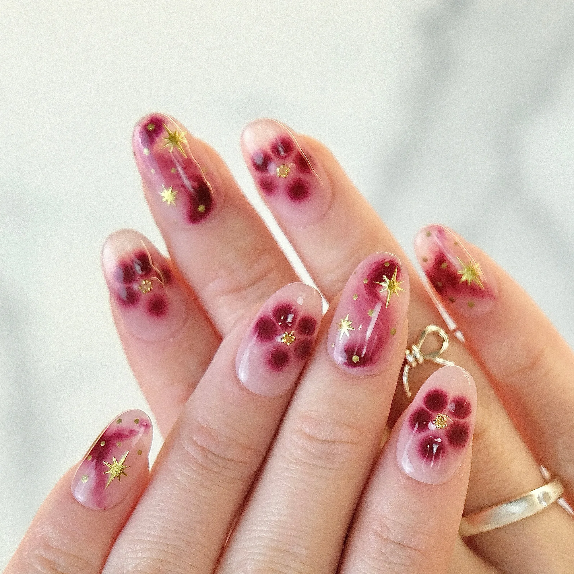 How to Apply Stellar Rouge Press-Ons for a Bold Look