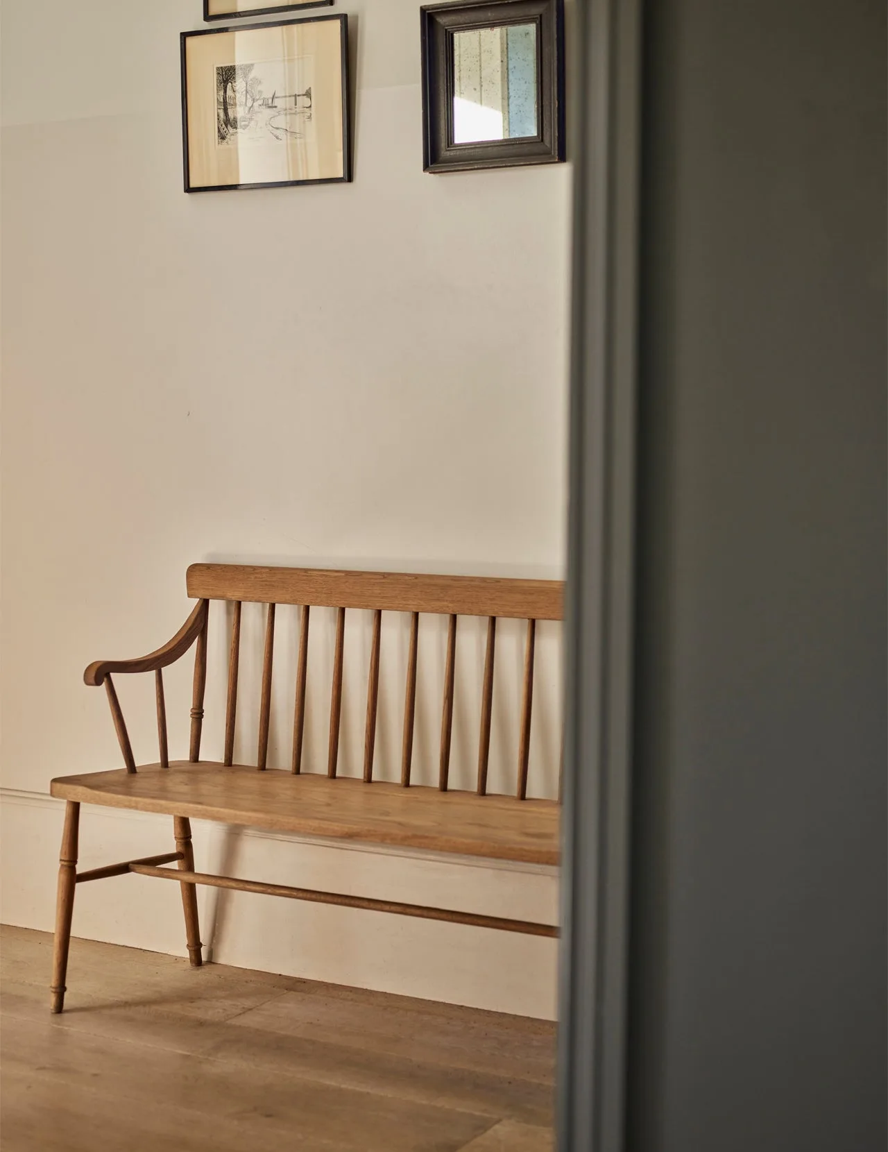How to Build a Capsule Wardrobe for Your Home Decor: Timeless Essentials for Every Room