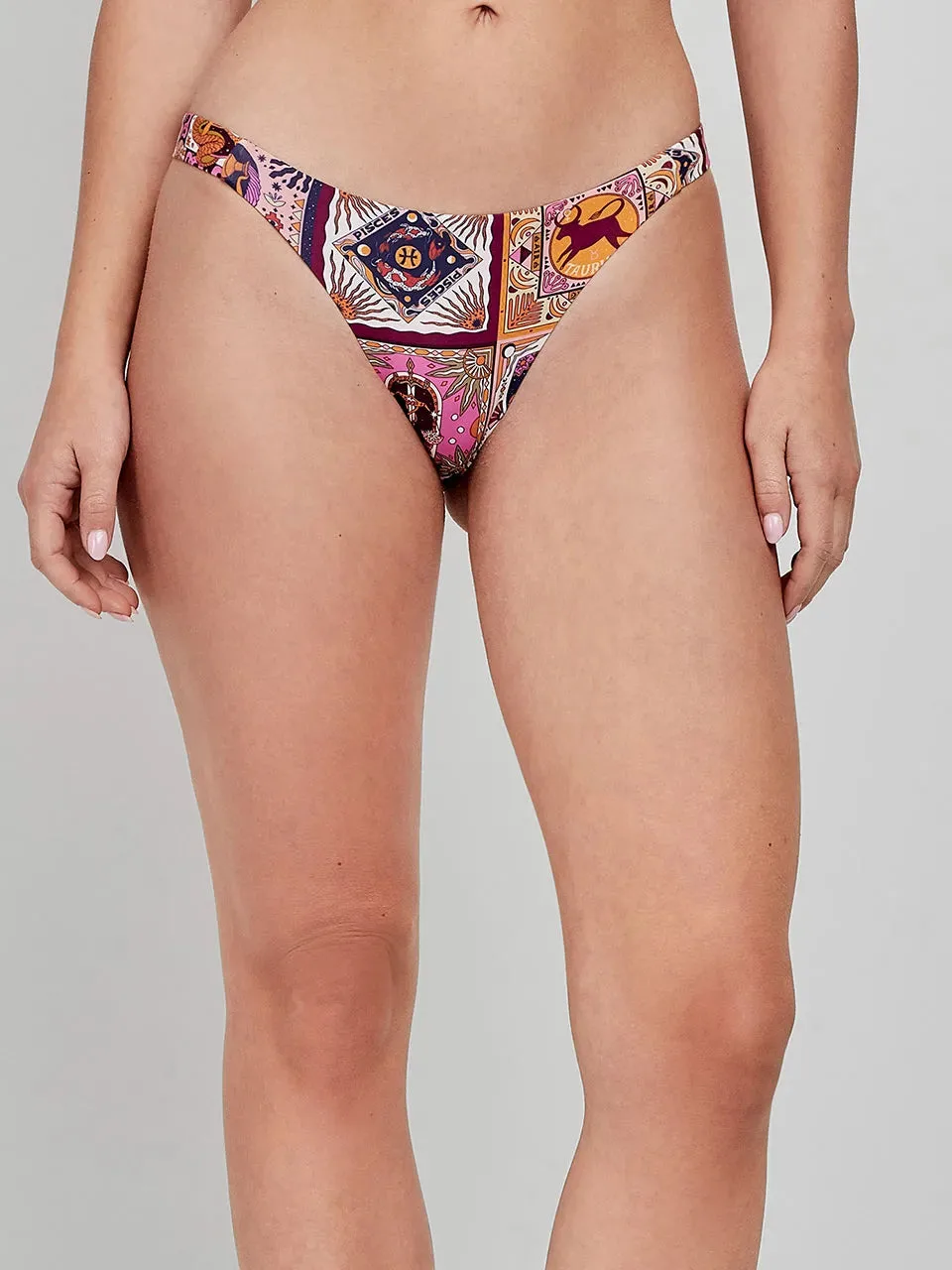 Klassischer Bikini-Slip mit Innenfutter und Sternzeichen-Print
