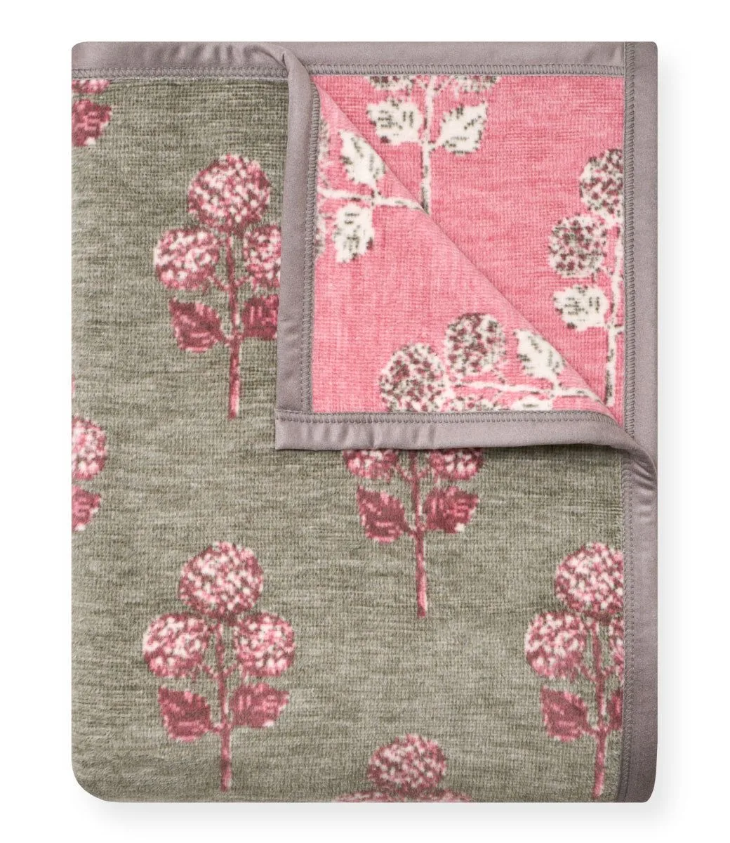 How to Select a Pet Blanket: Durable and Washable Options for Your Furry Friend