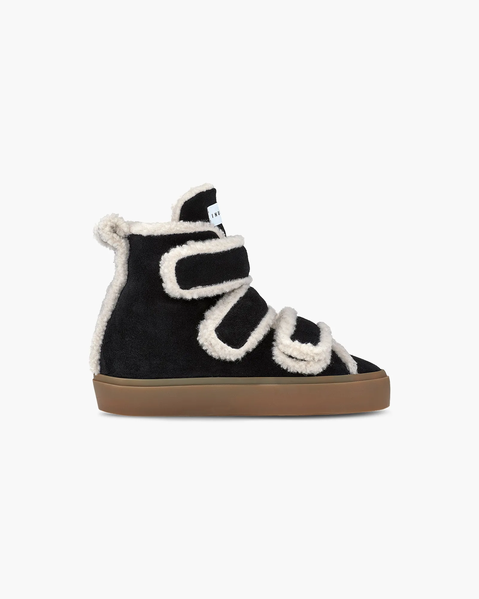 추운 날씨에 Shearling Velcro High Boots 스타일링하는 법
