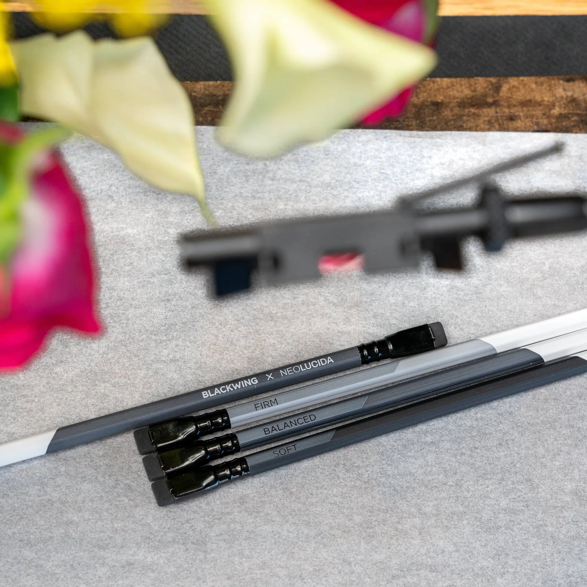 NeoLucida Camera Lucida Review: A Modern Drawing Aid for Artists