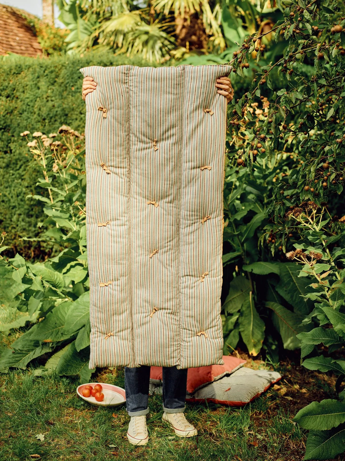 How to Clean and Maintain a Handwoven Cotton Mattress