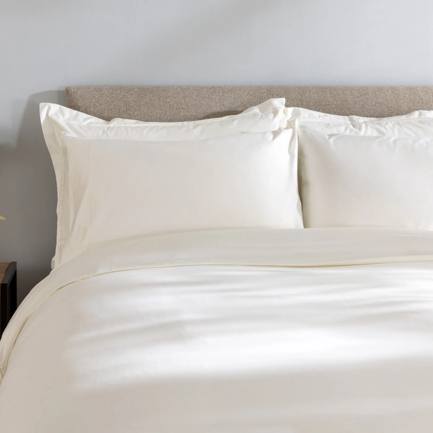How to Create a Cosy Bedroom for Winter: Warm Bedding & Layering Tips