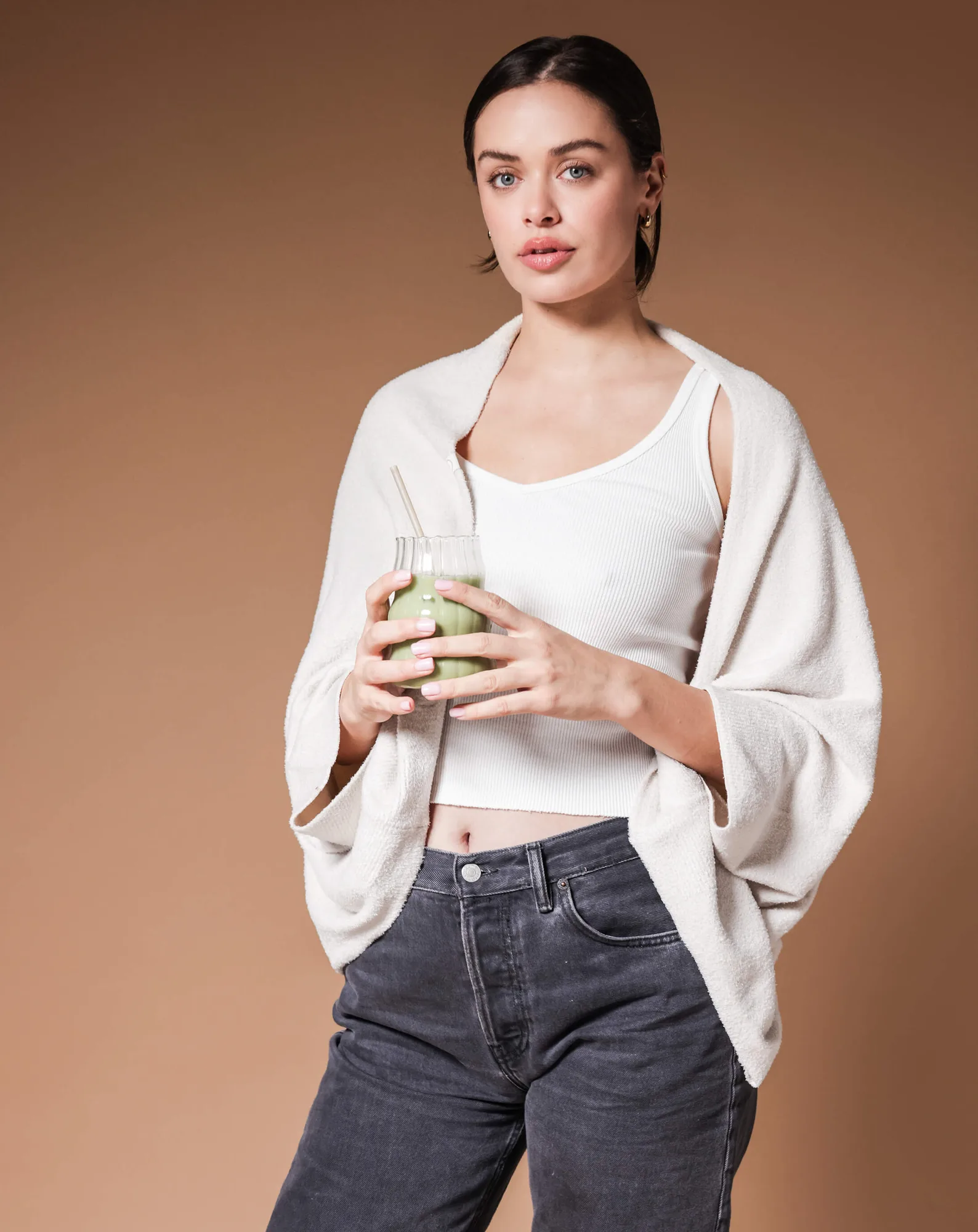 เปรียบเทียบ Cloud Cool Sleeved Wrap กับ Snug Lite Pullover: ชั้นไหนอุ่นสบายกว่ากัน?