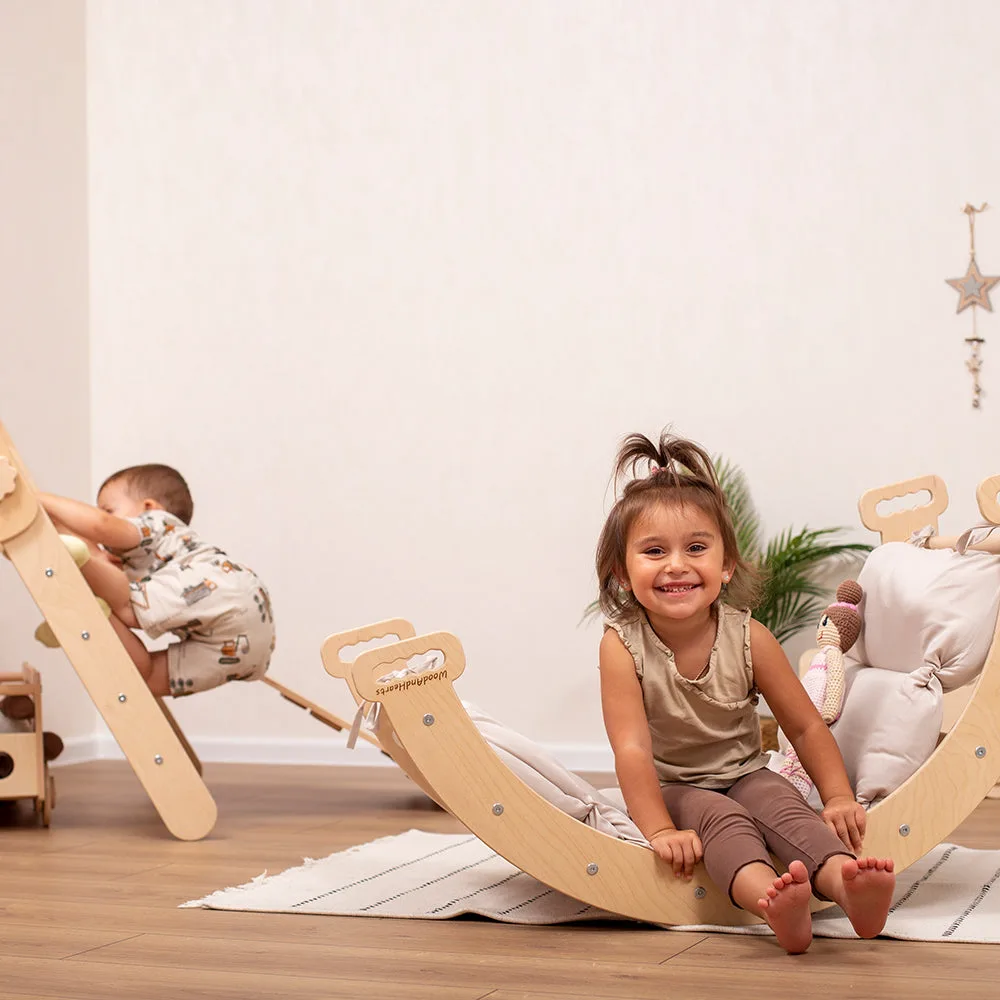 Gimnasio de escalada Montessori con cojín