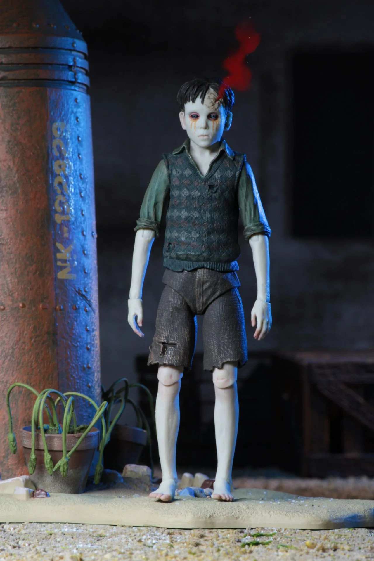 คอลเลกชันลายเซ็น กิเยร์โม เดล โทโร - ซานติ (เดอะ เดวิลส์ แบ็คโบน) ฟิกเกอร์แอคชันขนาด 7 นิ้ว
